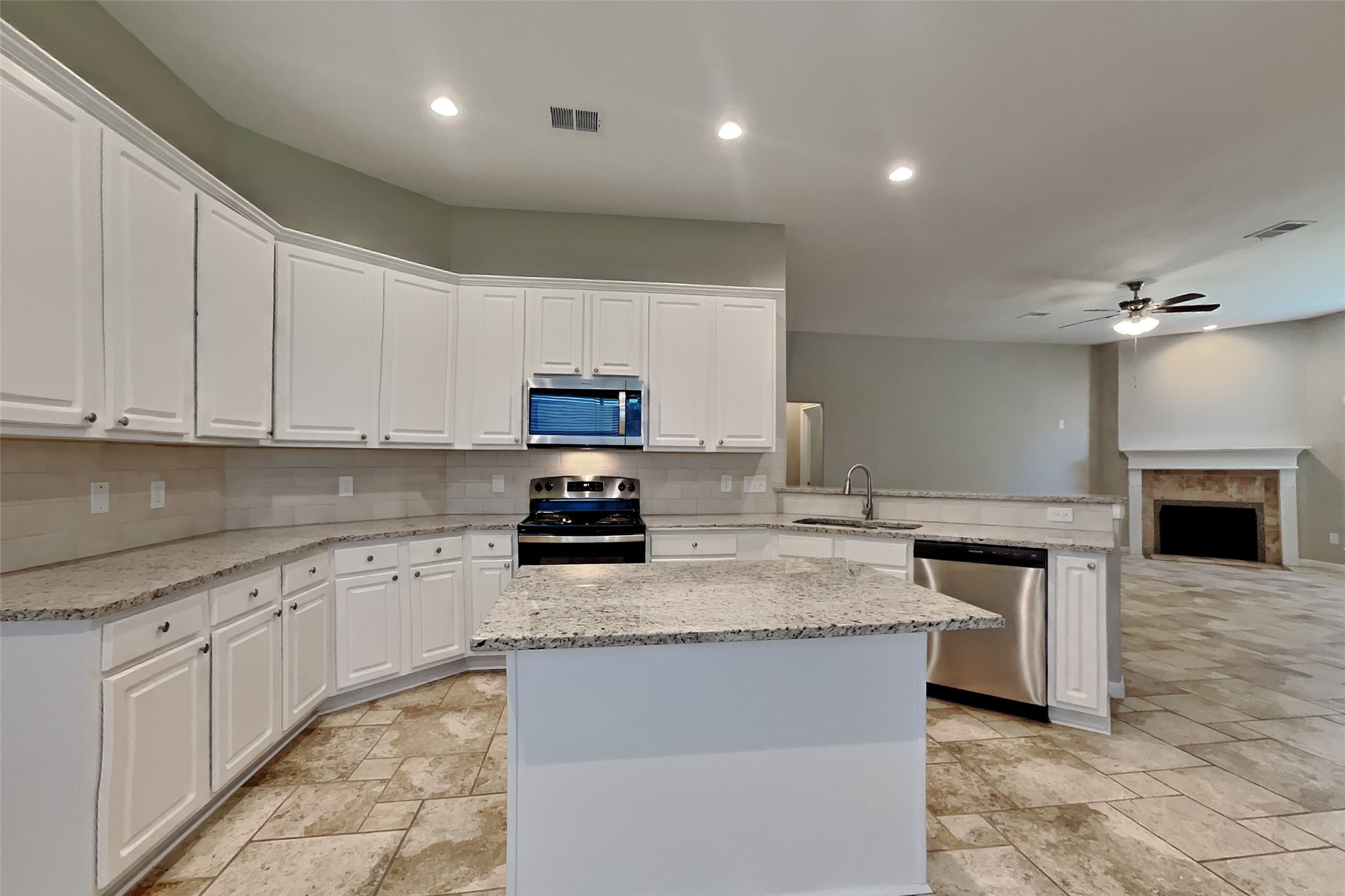 15610 Forest Run Drive Property Photo 4