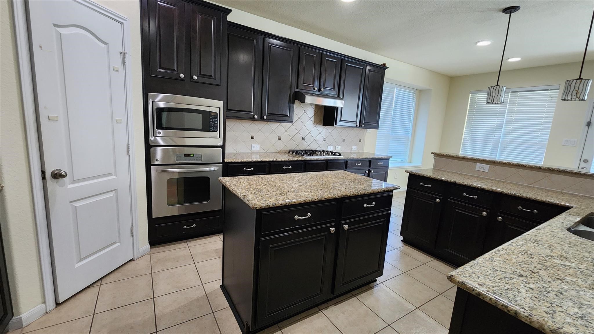 2318 Nashmor Drive Property Photo 6
