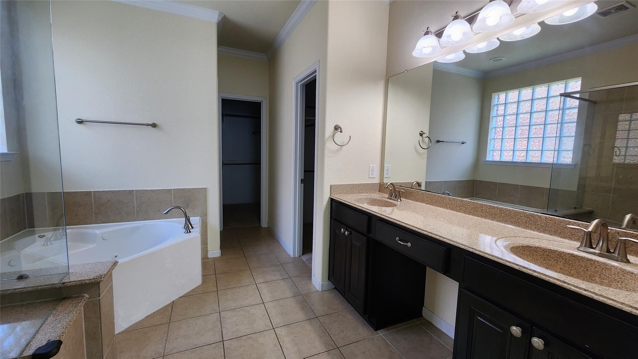 2318 Nashmor Drive Property Photo 20