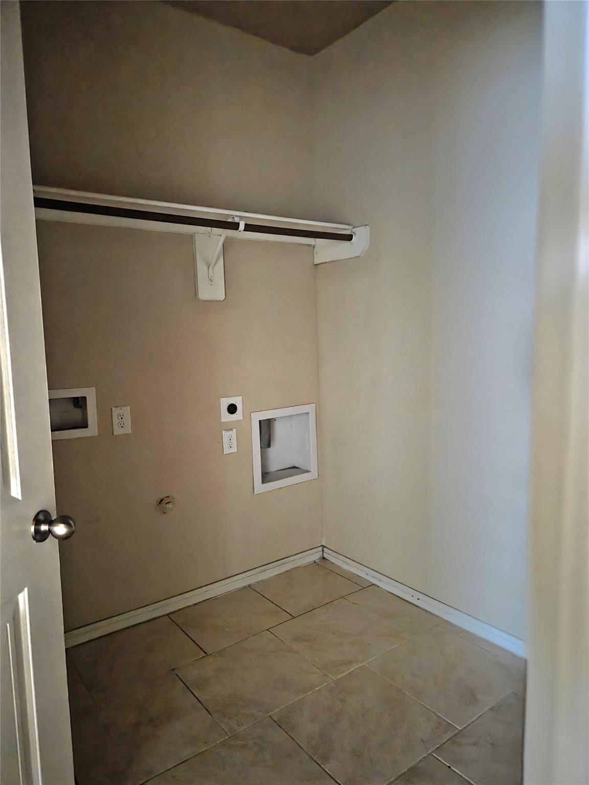 722 Mill Spring Court Property Photo 6