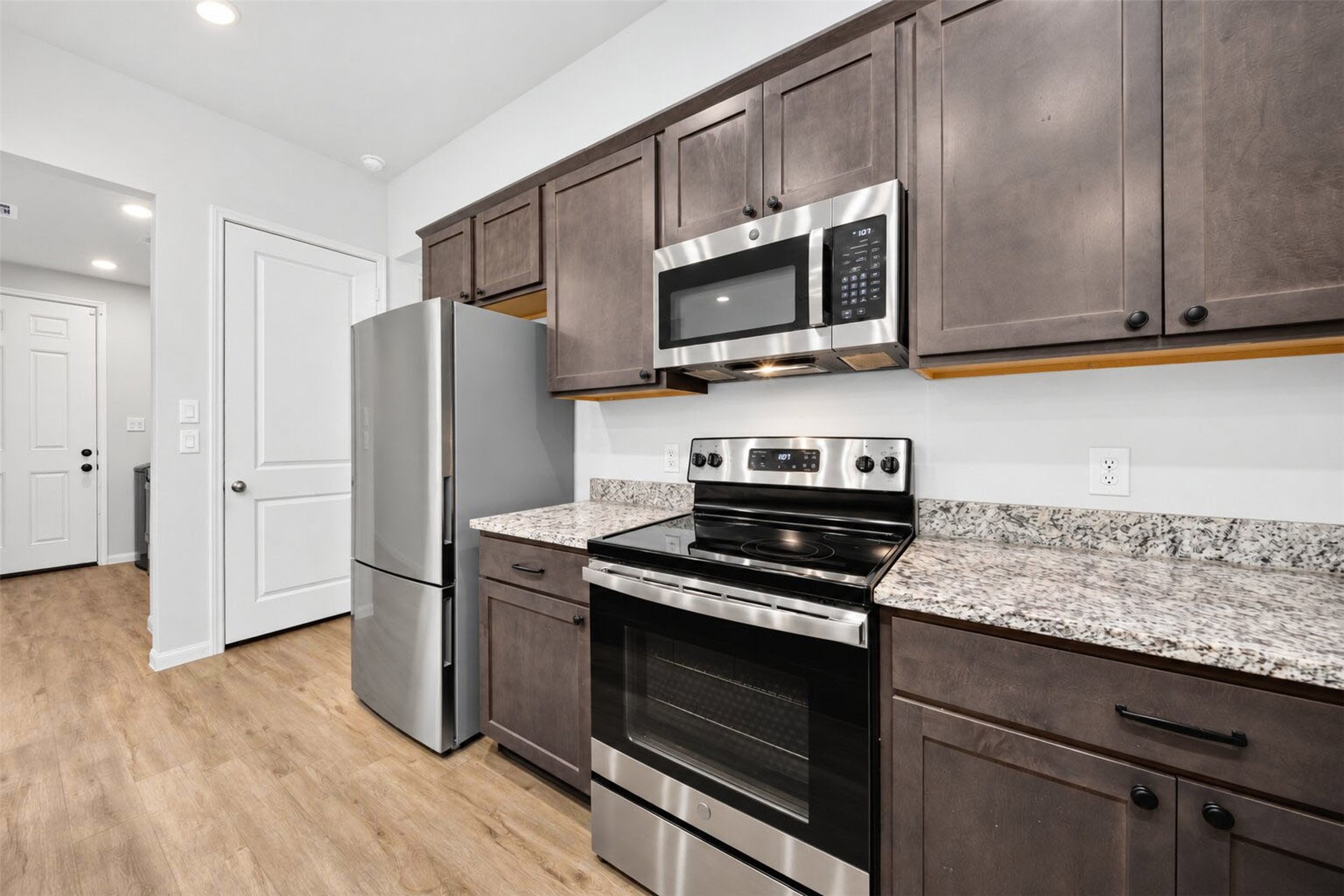 3007 Sand Drive Property Photo 4