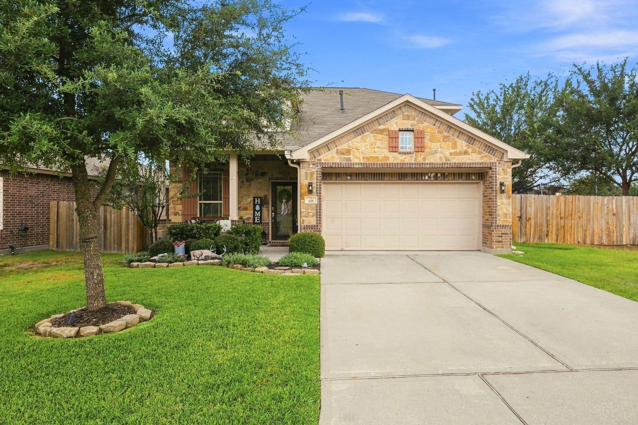 118 Shadow Springs Trail Property Photo 2