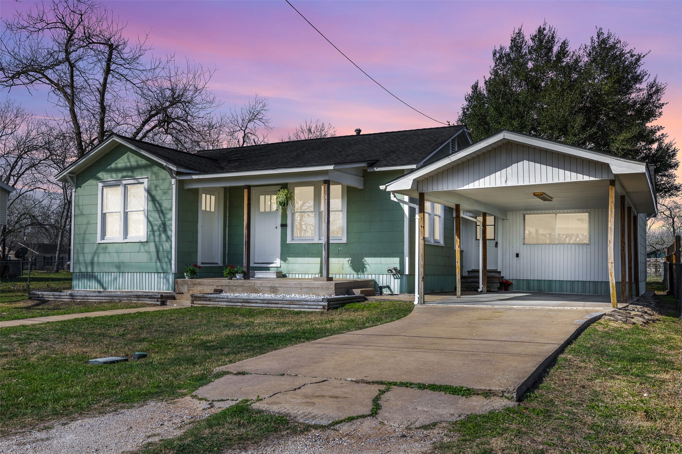 403 N College Street Property Photo 14