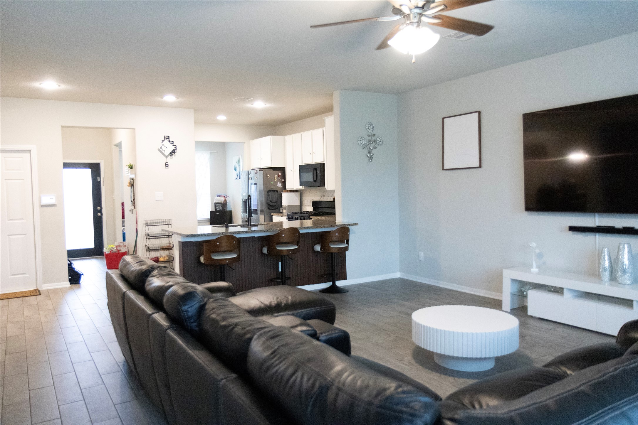 4527 Medrano Trail Property Photo 11