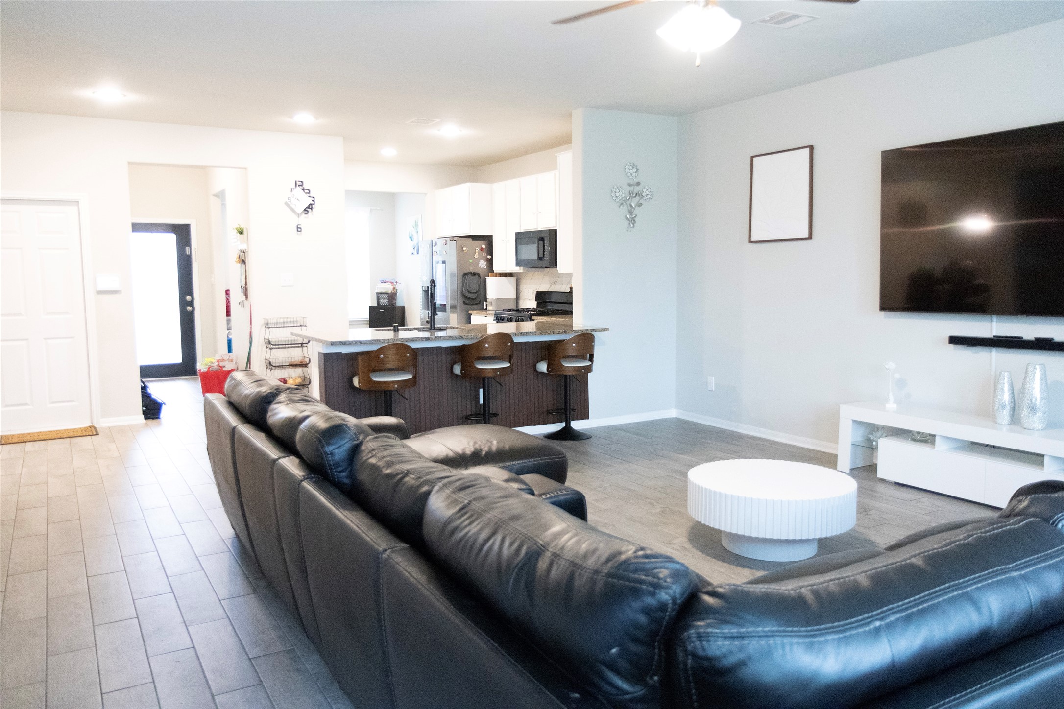 4527 Medrano Trail Property Photo 12