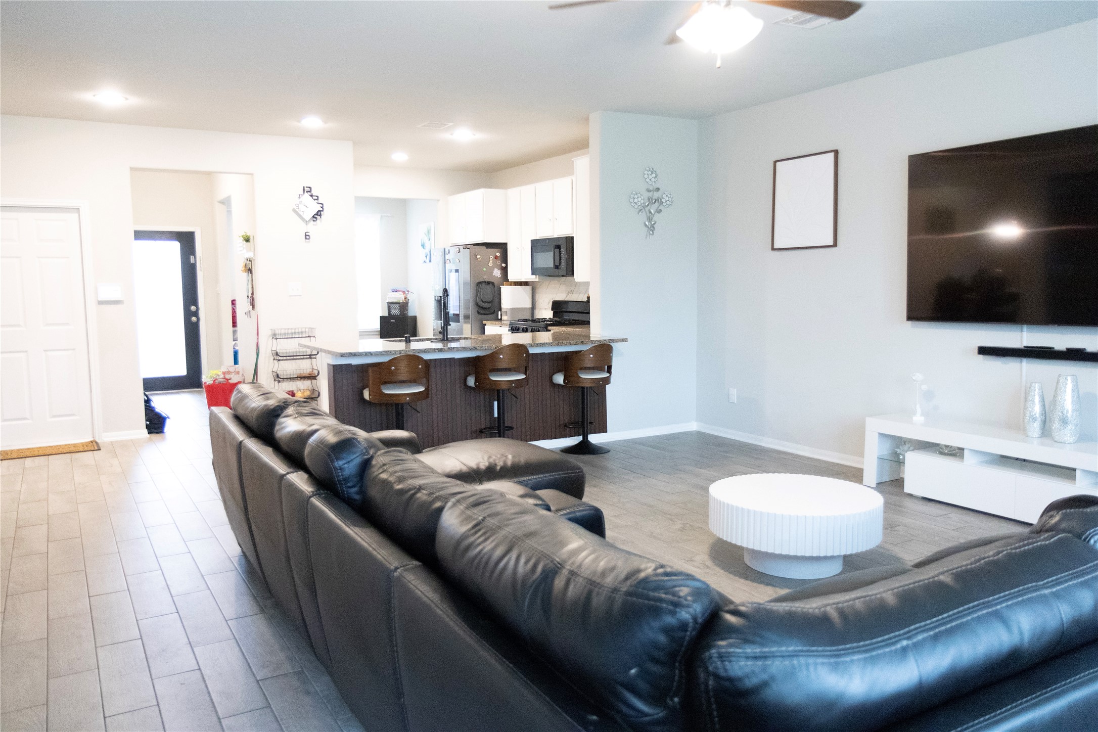 4527 Medrano Trail Property Photo 13