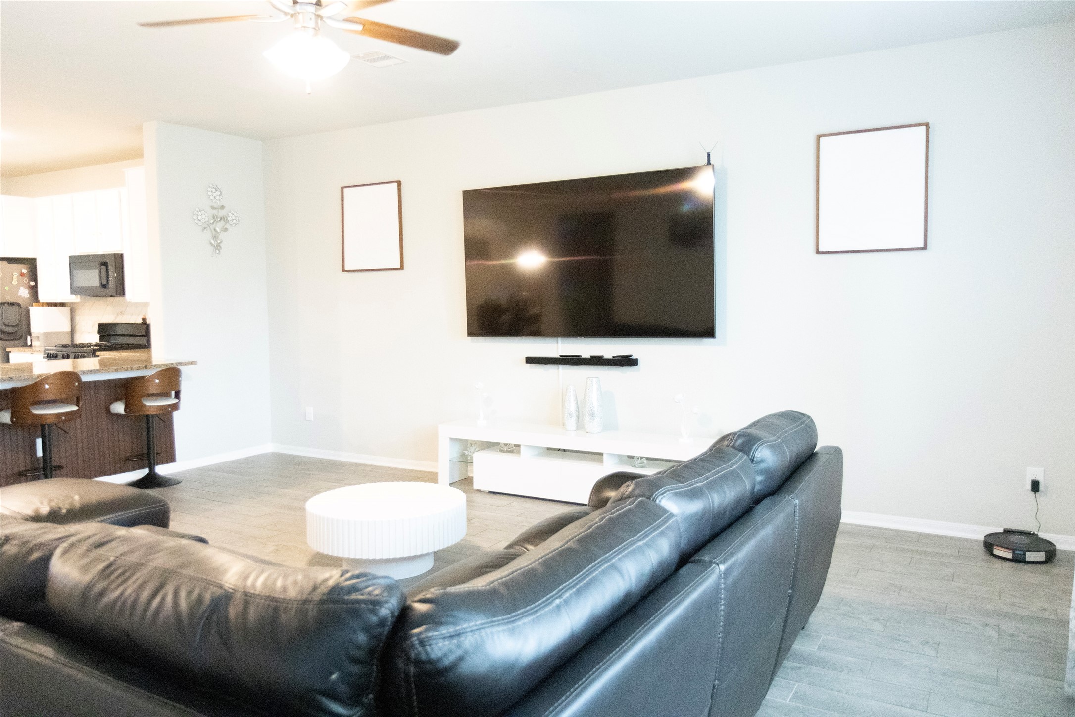 4527 Medrano Trail Property Photo 14
