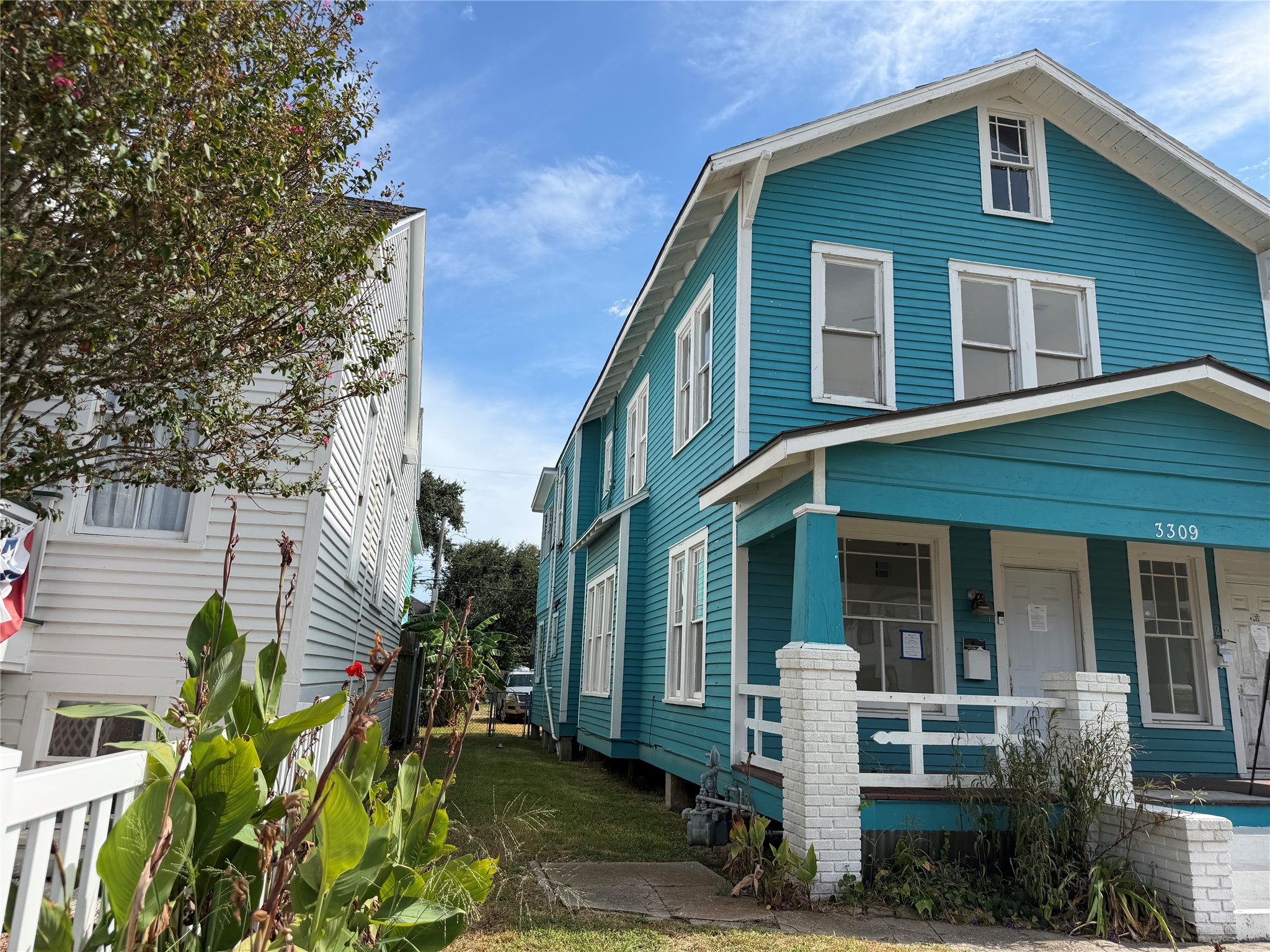 3309 Bernardo De Galvez Avenue Property Photo 3