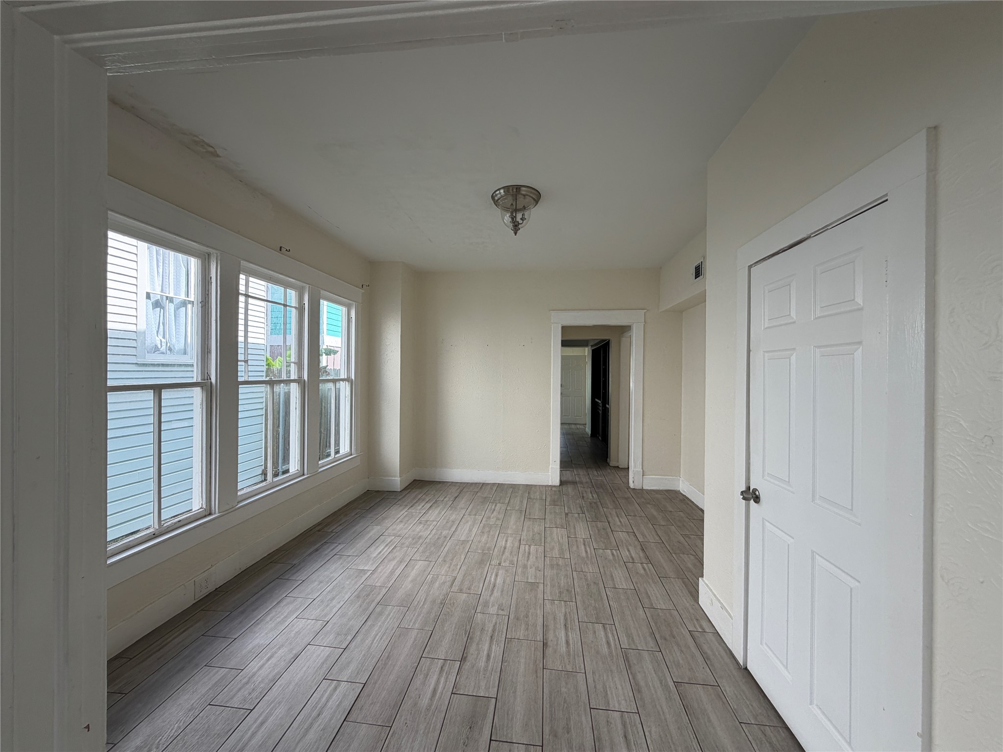 3309 Bernardo De Galvez Avenue Property Photo 5