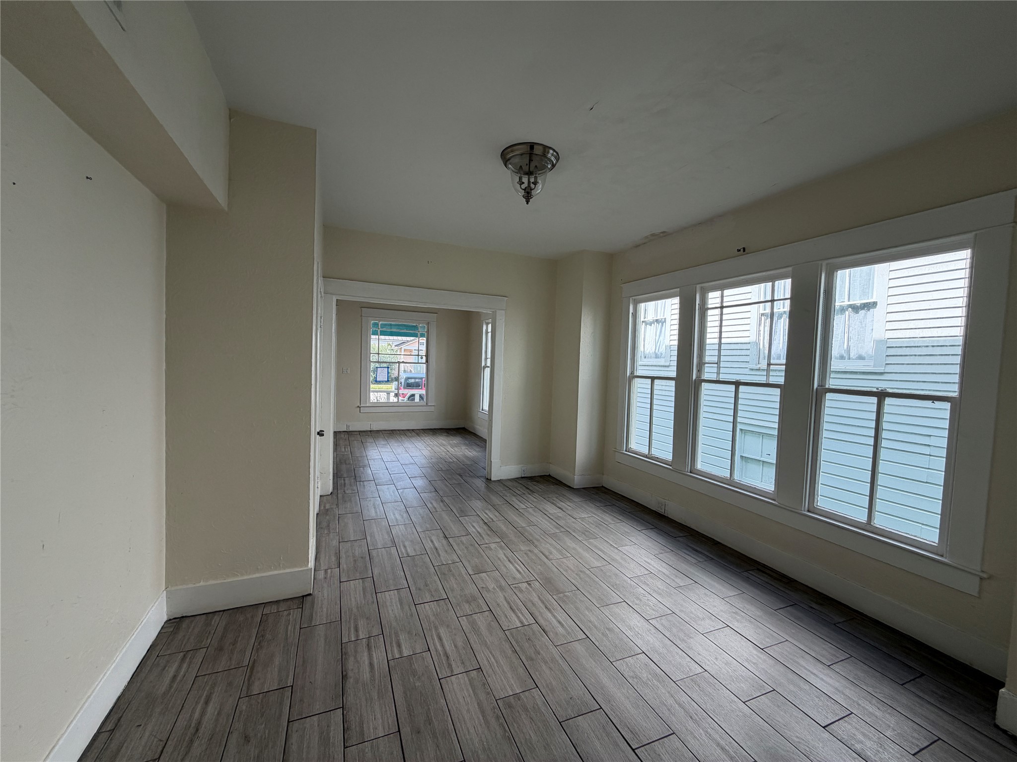 3309 Bernardo De Galvez Avenue Property Photo 6