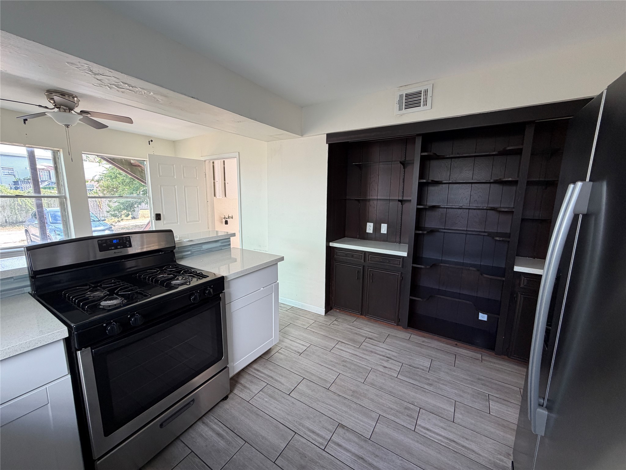 3309 Bernardo De Galvez Avenue Property Photo 12