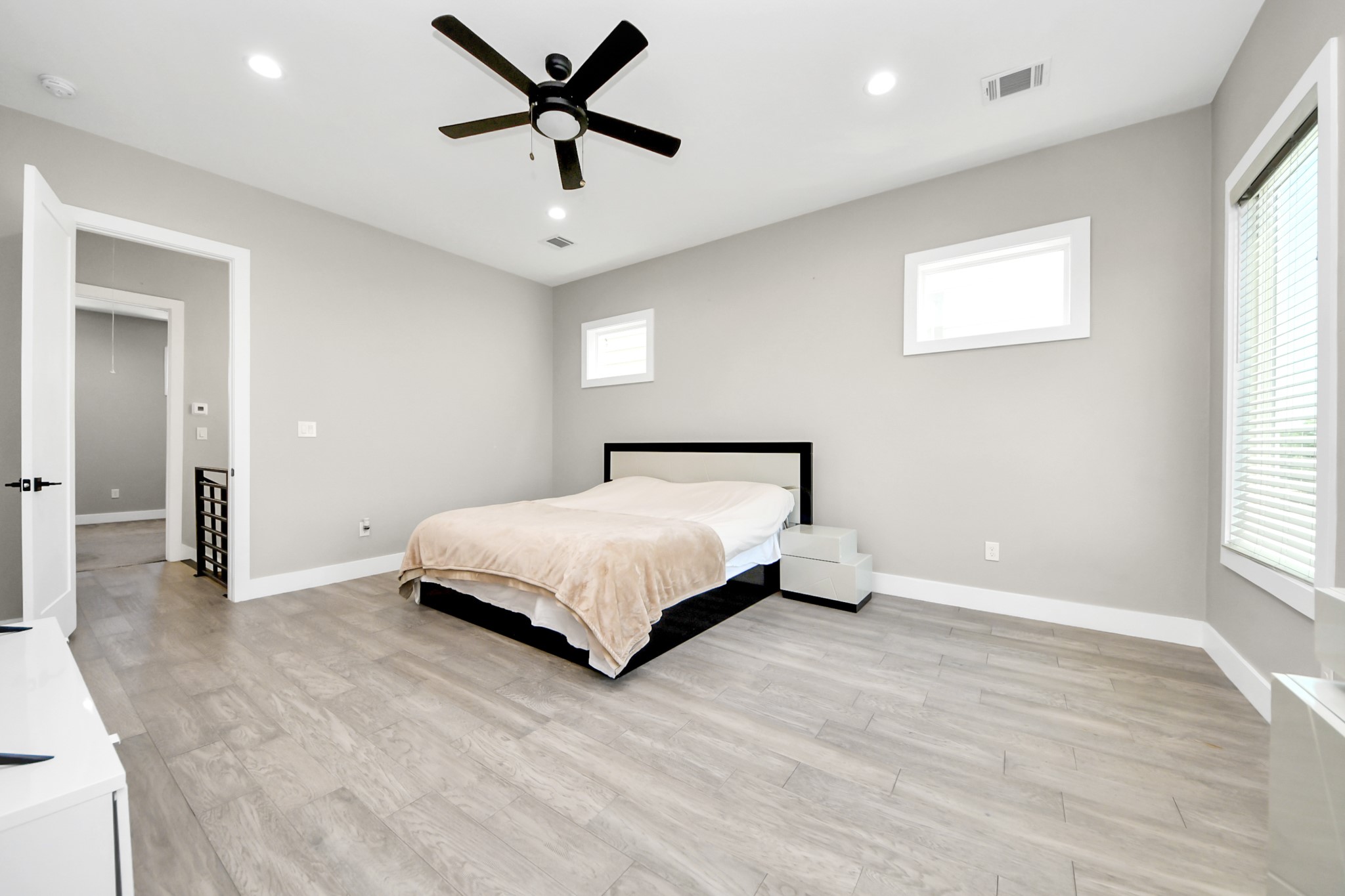 1805 Blodgett Street Property Photo 16