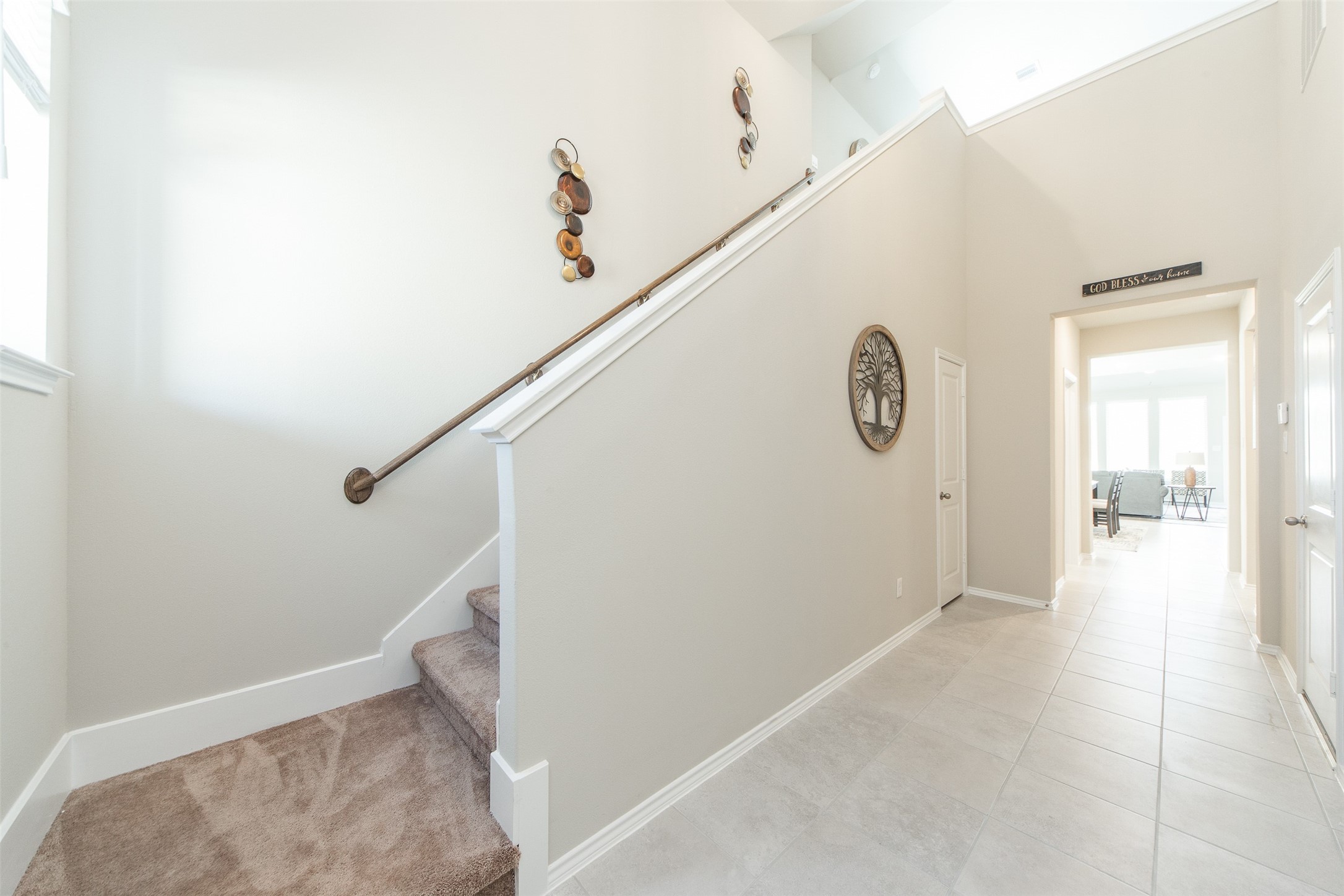 1915 Meadow Trail Drive Property Photo 4