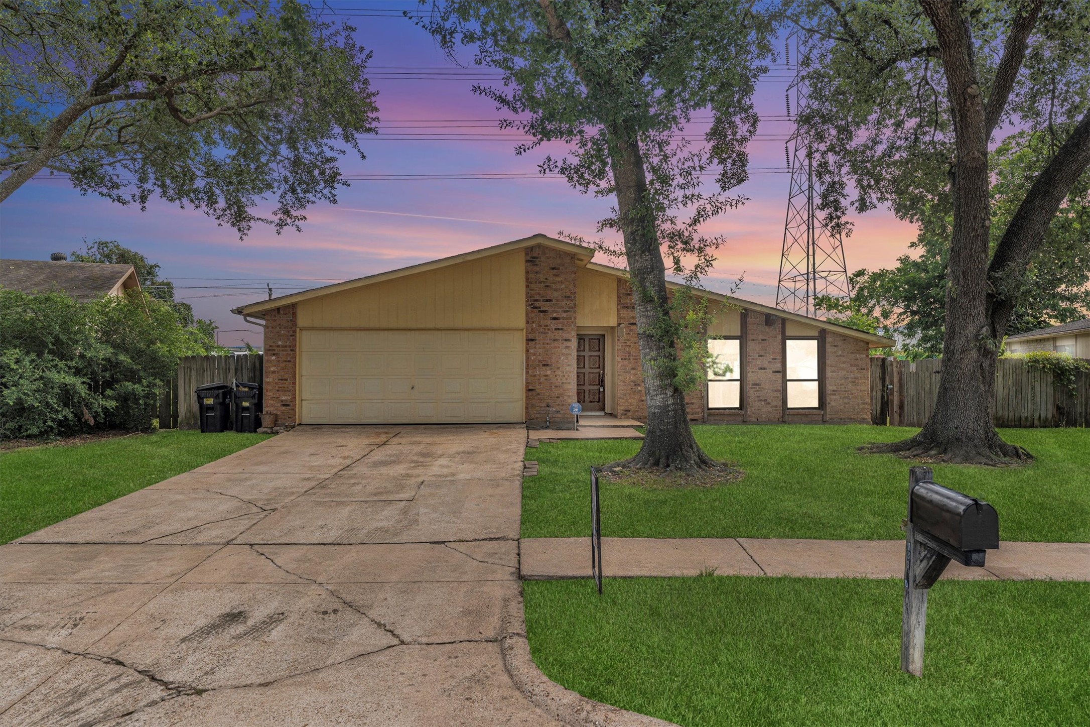 18330 Navajo Trail Drive Property Photo 1