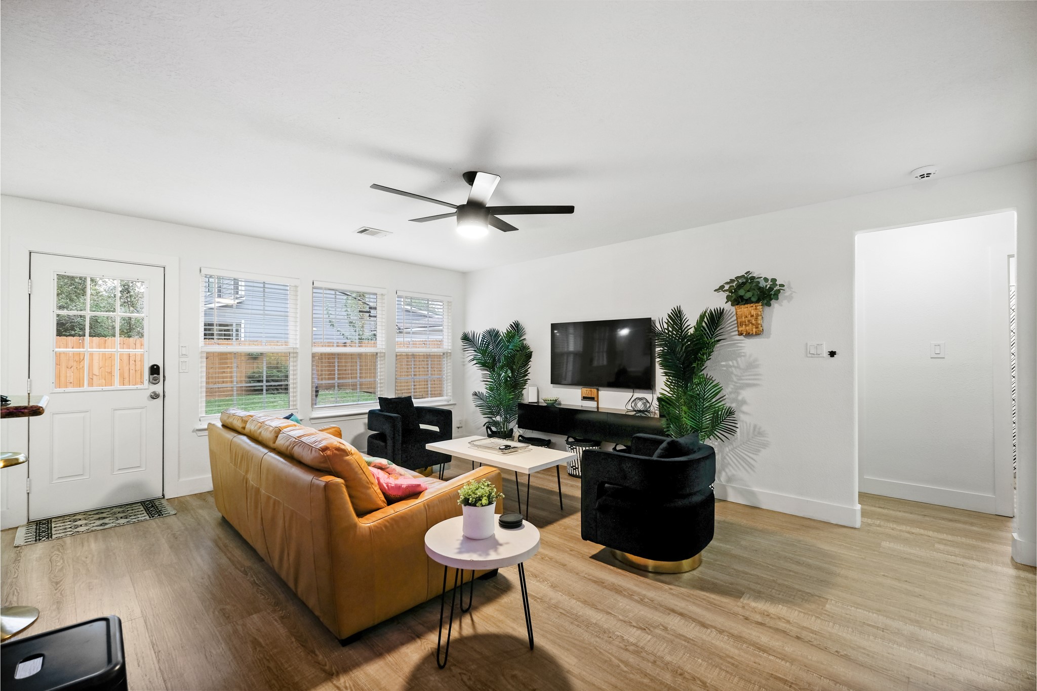 1504 W 43rd Street Property Photo 4