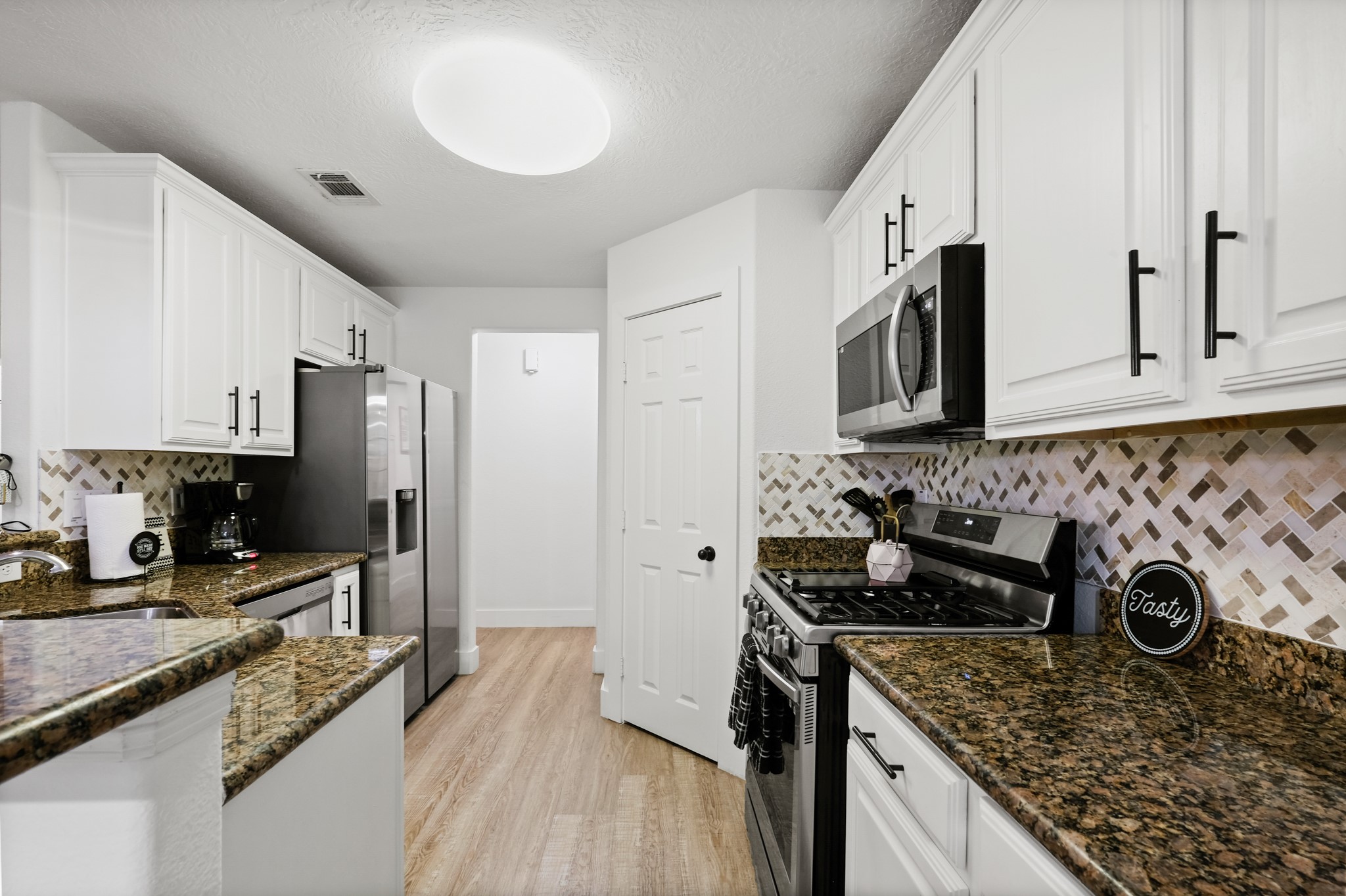 1504 W 43rd Street Property Photo 7