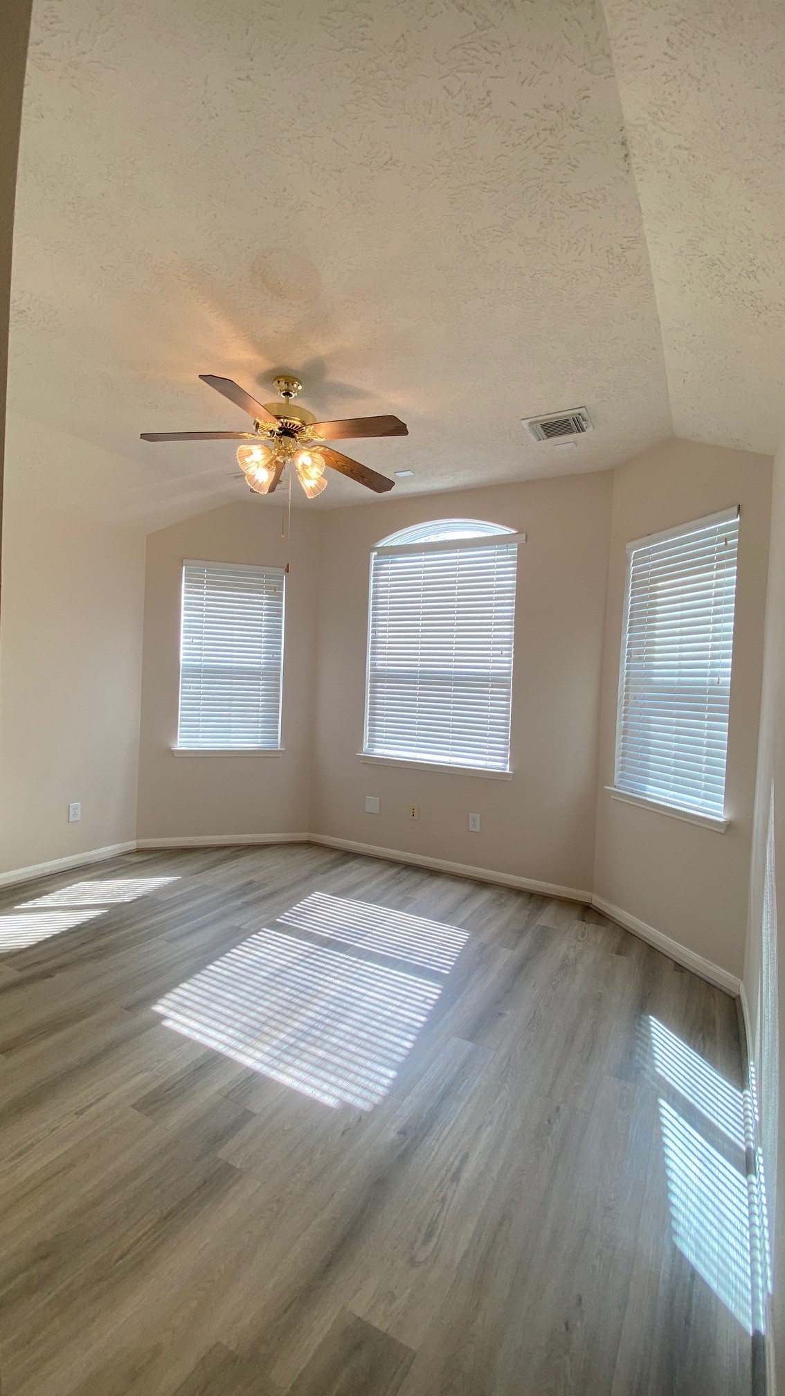 2503 Westerlake Drive Property Photo 12