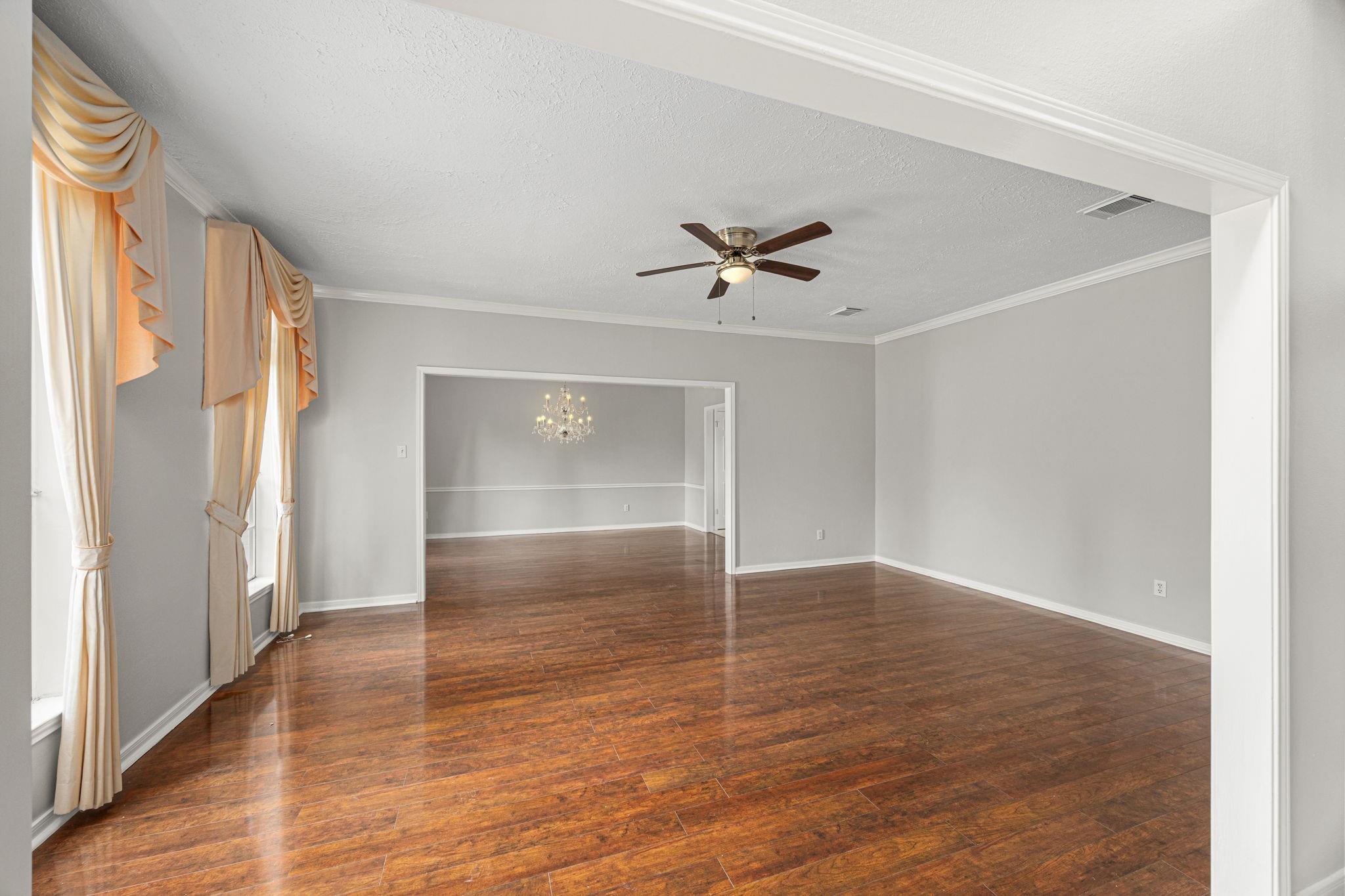 7915 Capri Circle Property Photo 6