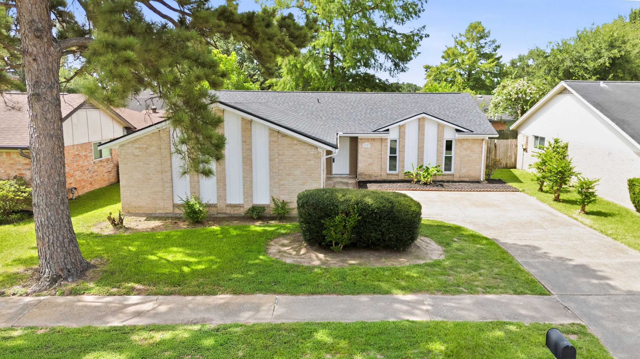 16507 Cairngorm Drive Property Photo 1