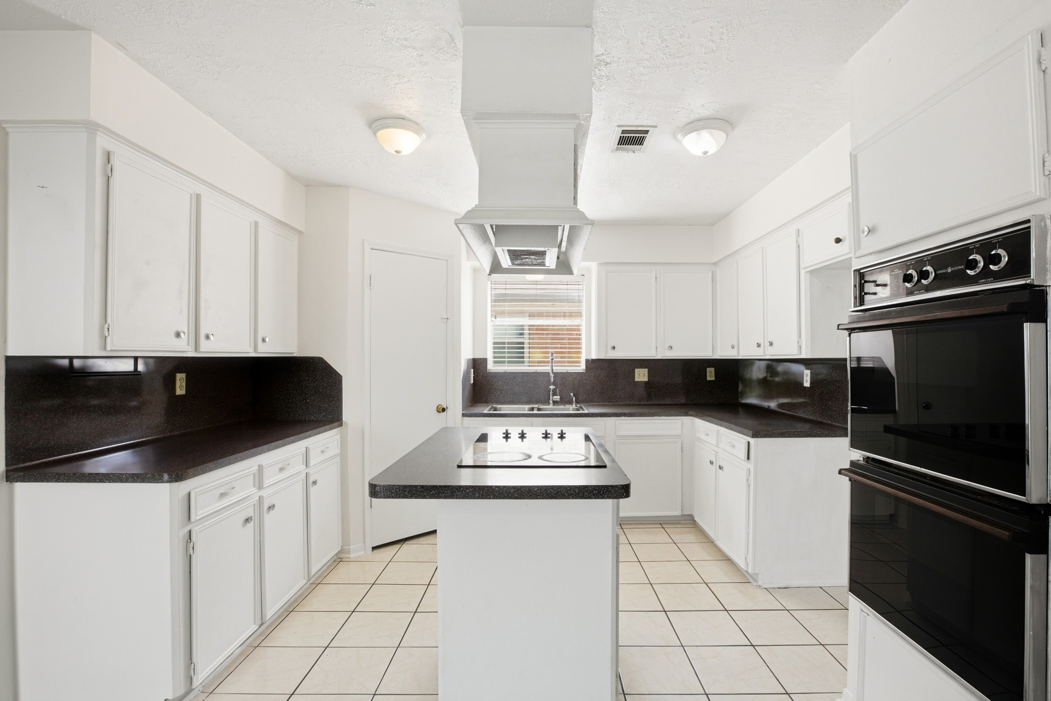 16507 Cairngorm Drive Property Photo 13