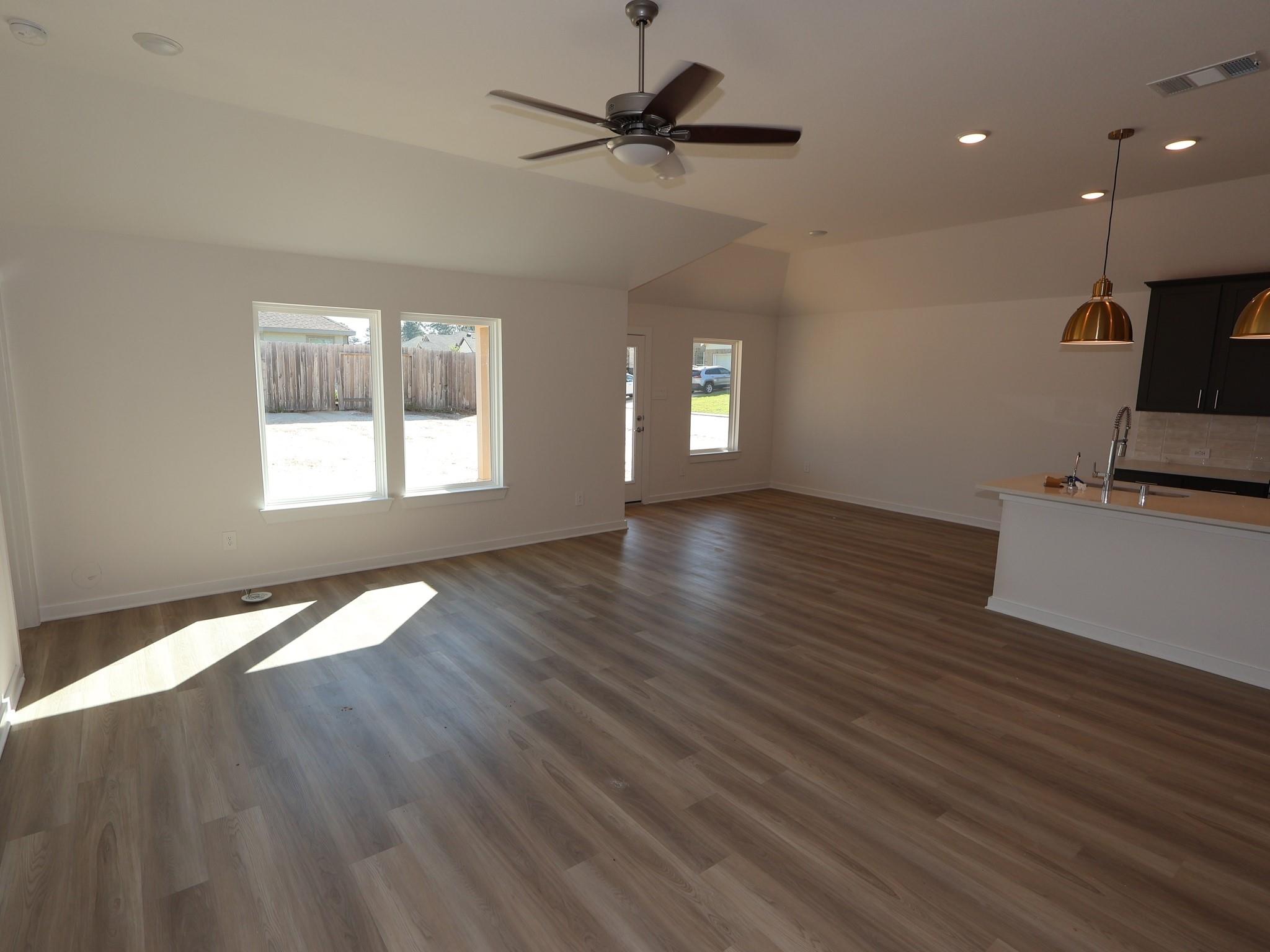 554 Bluebell Maiden Court, Magnolia Tx 77354 Property Photo 4