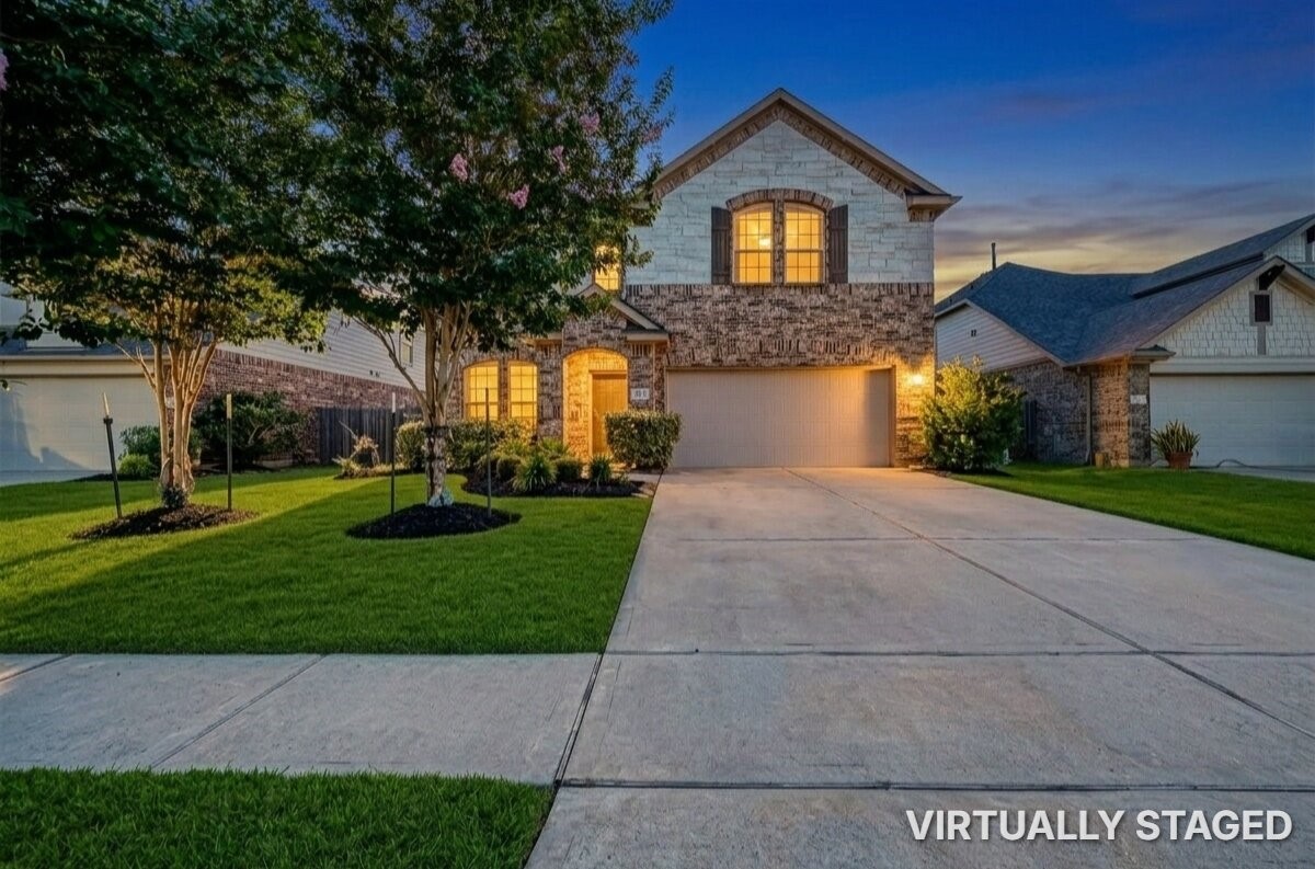 223 Sintra Lake Way Property Photo 3