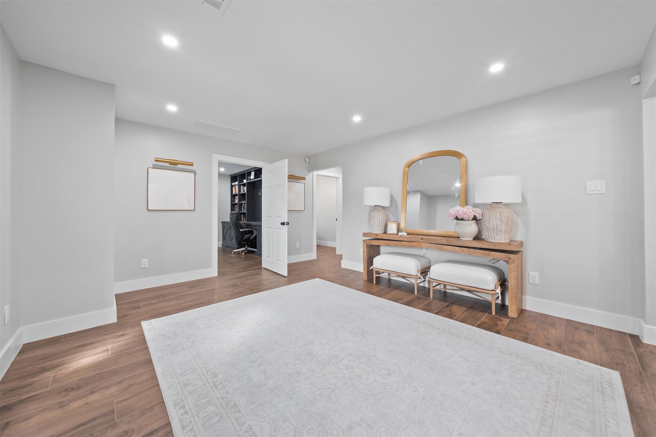2318 Elmgate Drive Property Photo 10
