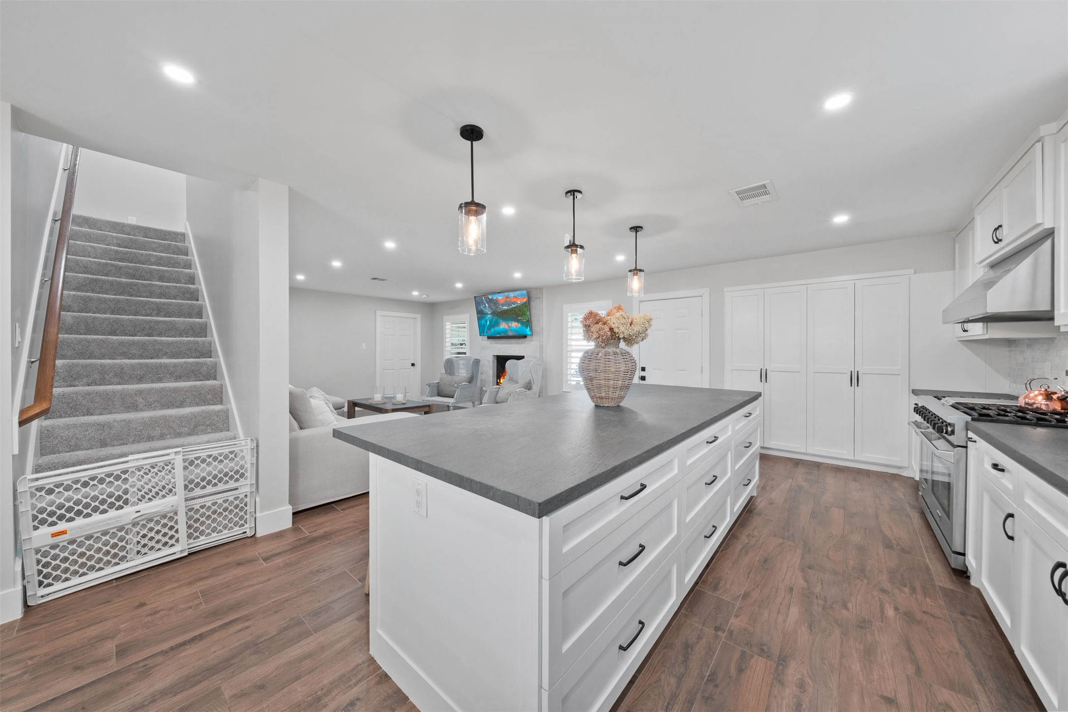 2318 Elmgate Drive Property Photo 19