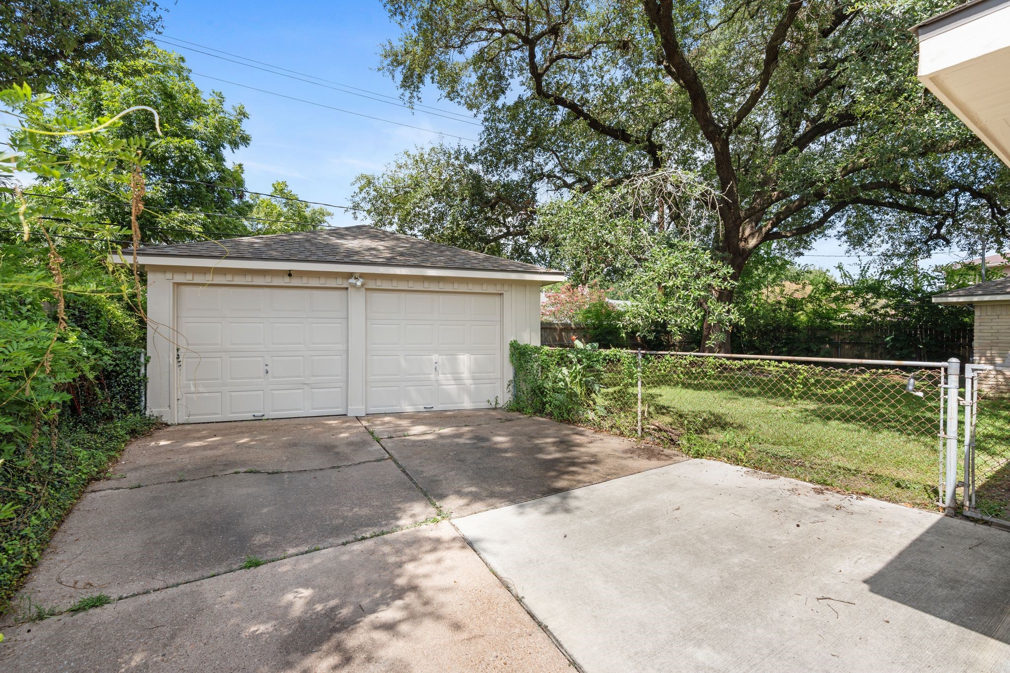 5730 Rutherglenn Drive Property Photo 28