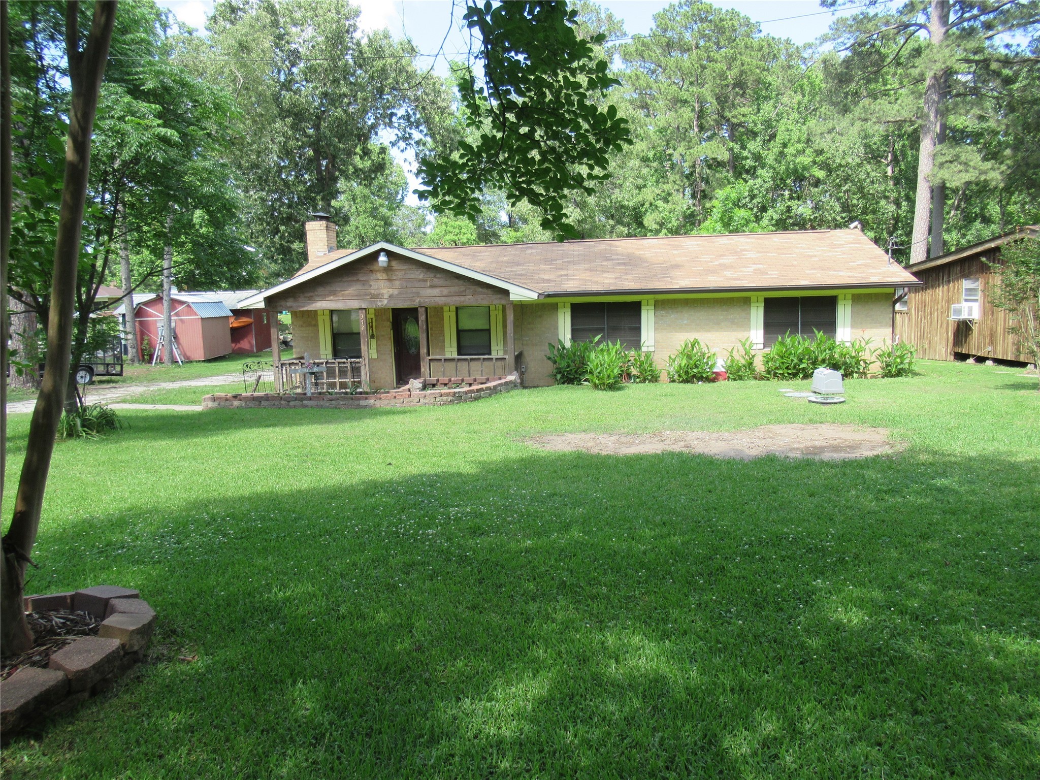 372 Creekside Drive Property Photo 1