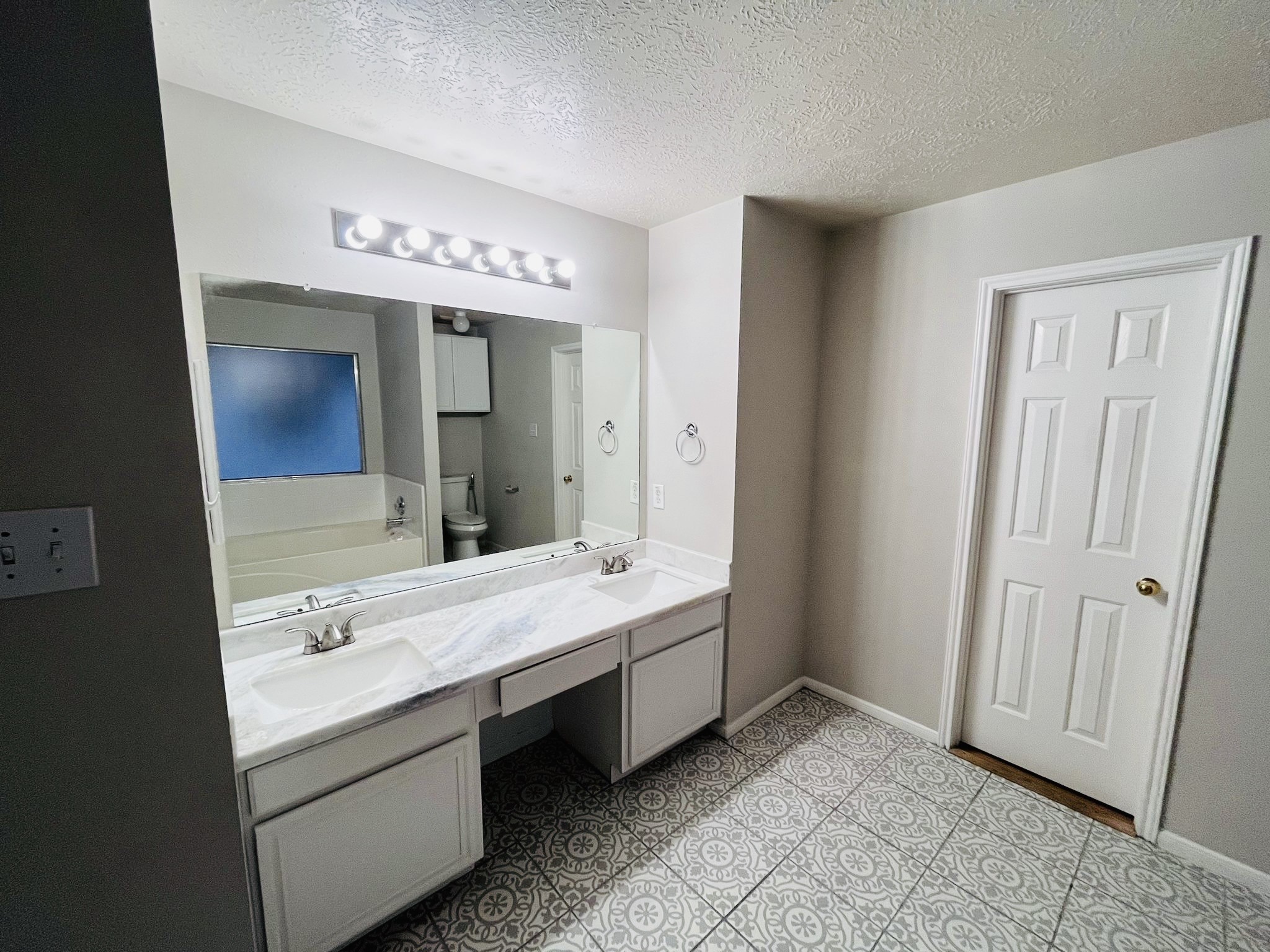 23134 Waterlake Dr Property Photo 6