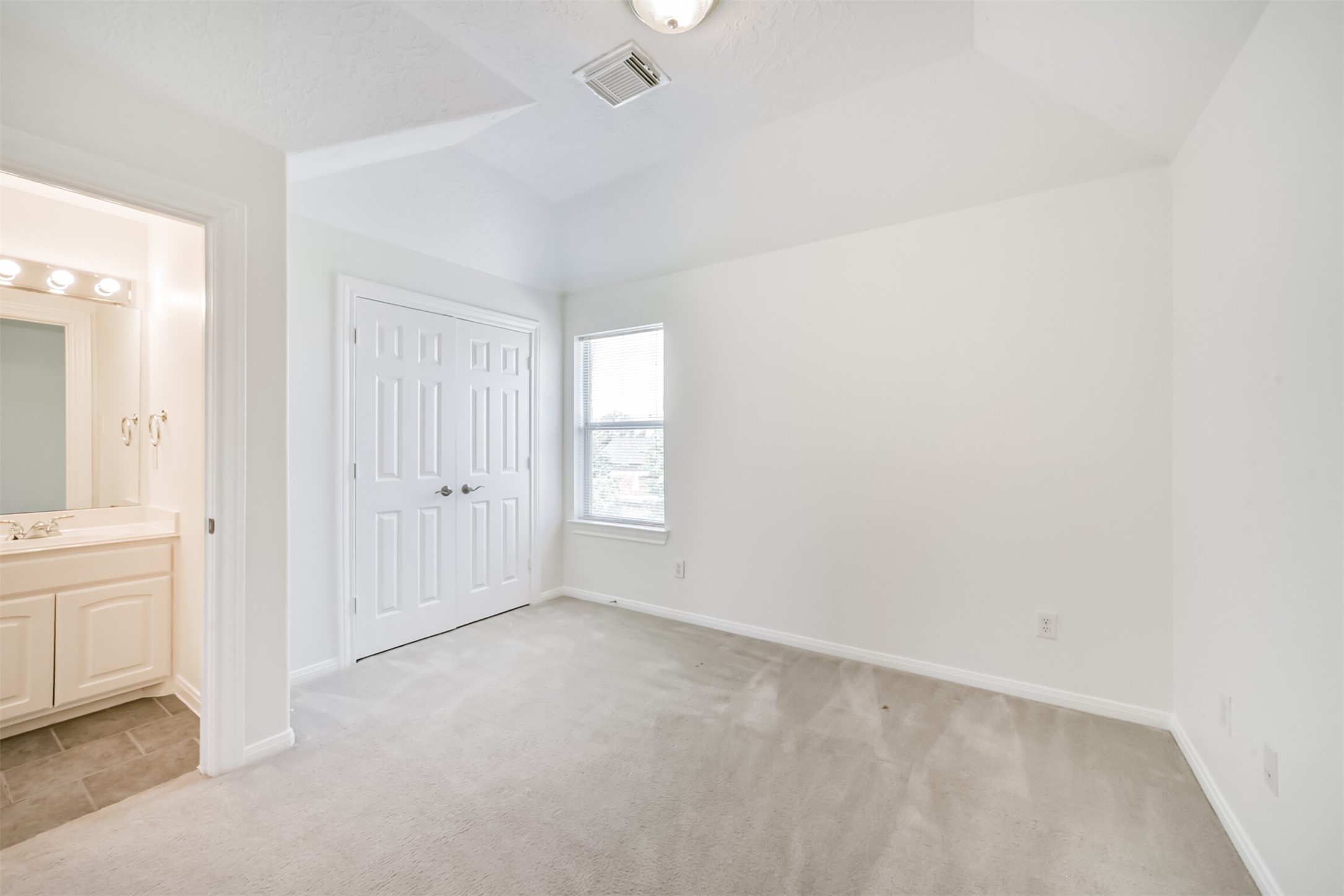 2615 Katie Harbor Drive Property Photo 25