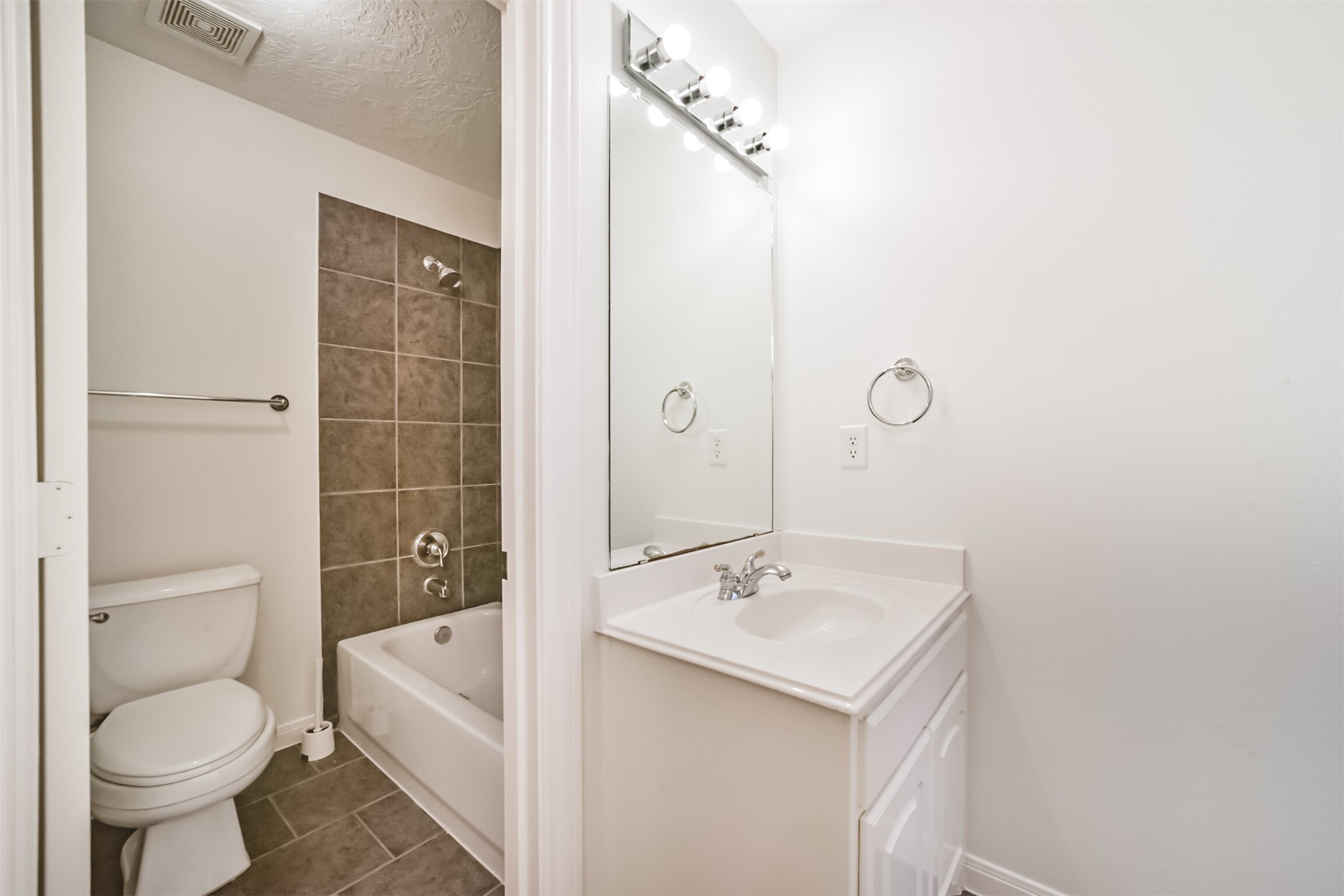 2615 Katie Harbor Drive Property Photo 28