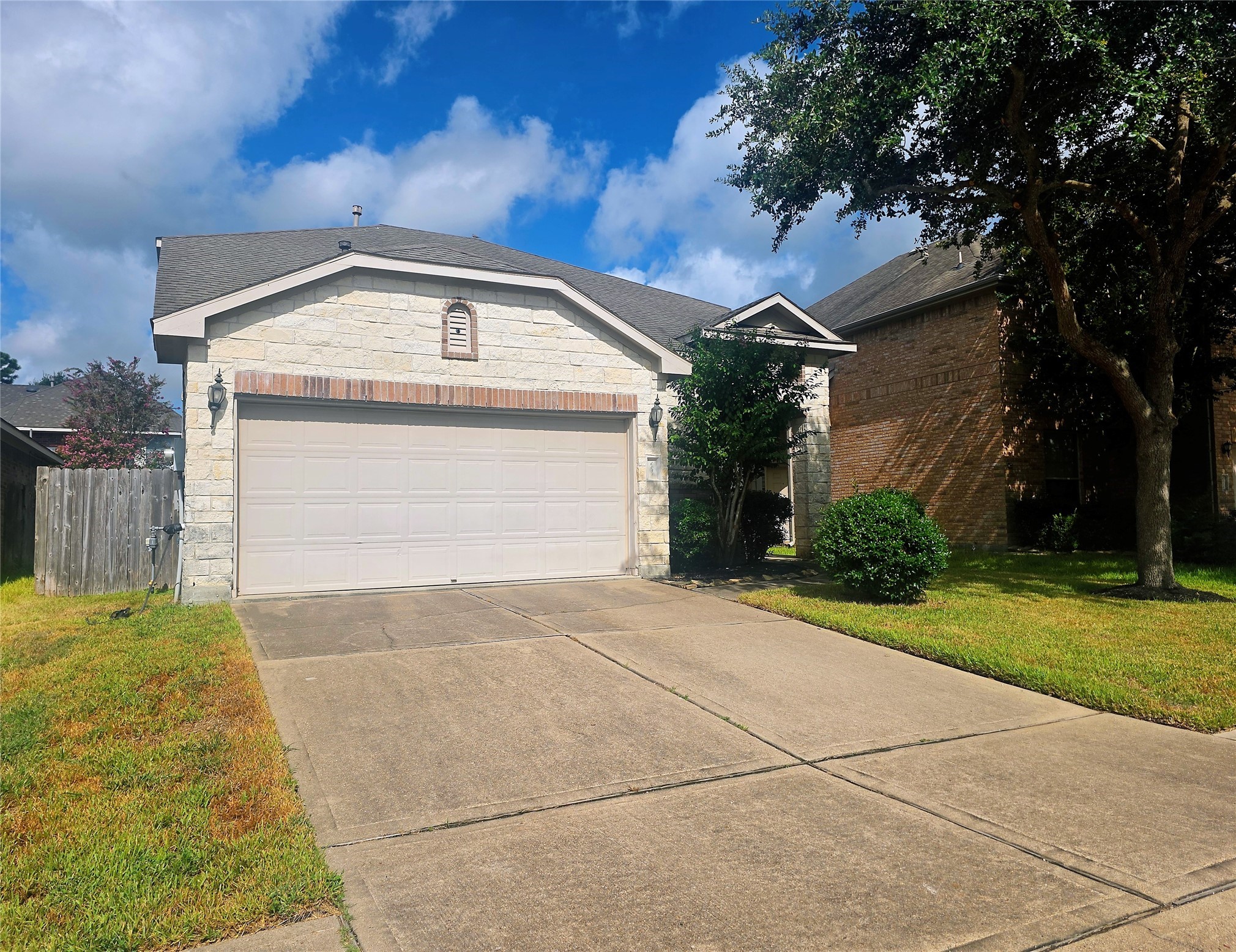 6038 Starbrook Creek Drive Property Photo 2