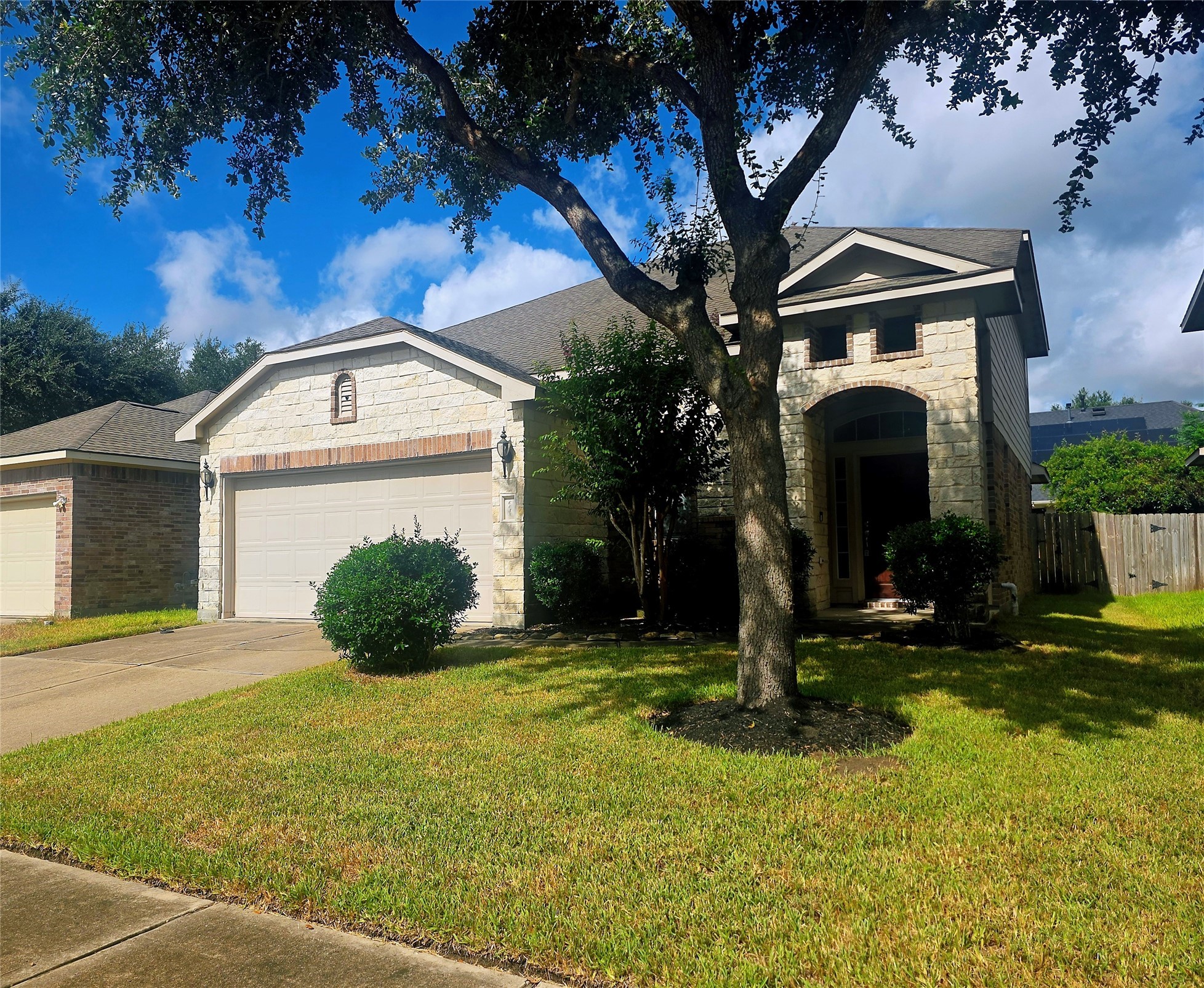 6038 Starbrook Creek Drive Property Photo 3