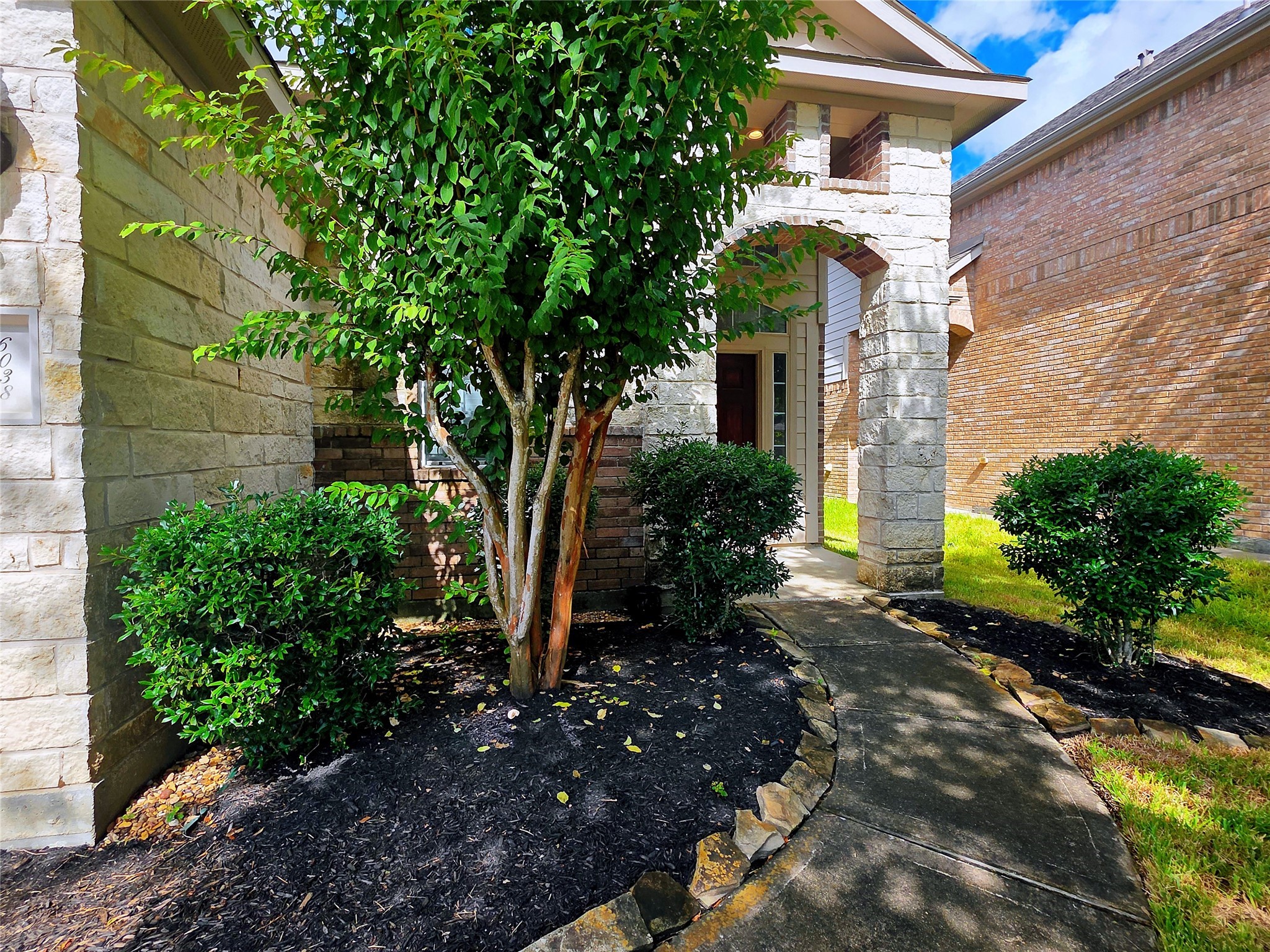 6038 Starbrook Creek Drive Property Photo 4