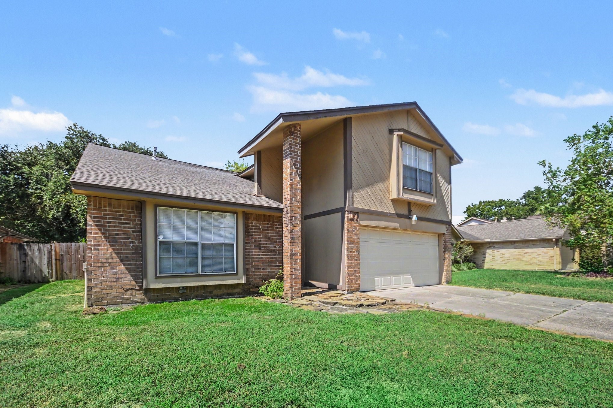 19003 Pine Trace Court Property Photo 2
