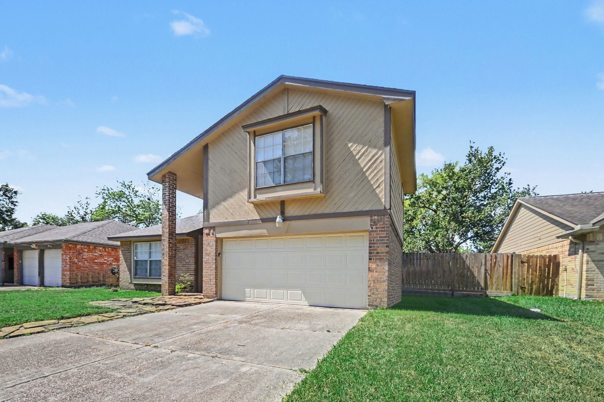 19003 Pine Trace Court Property Photo 3