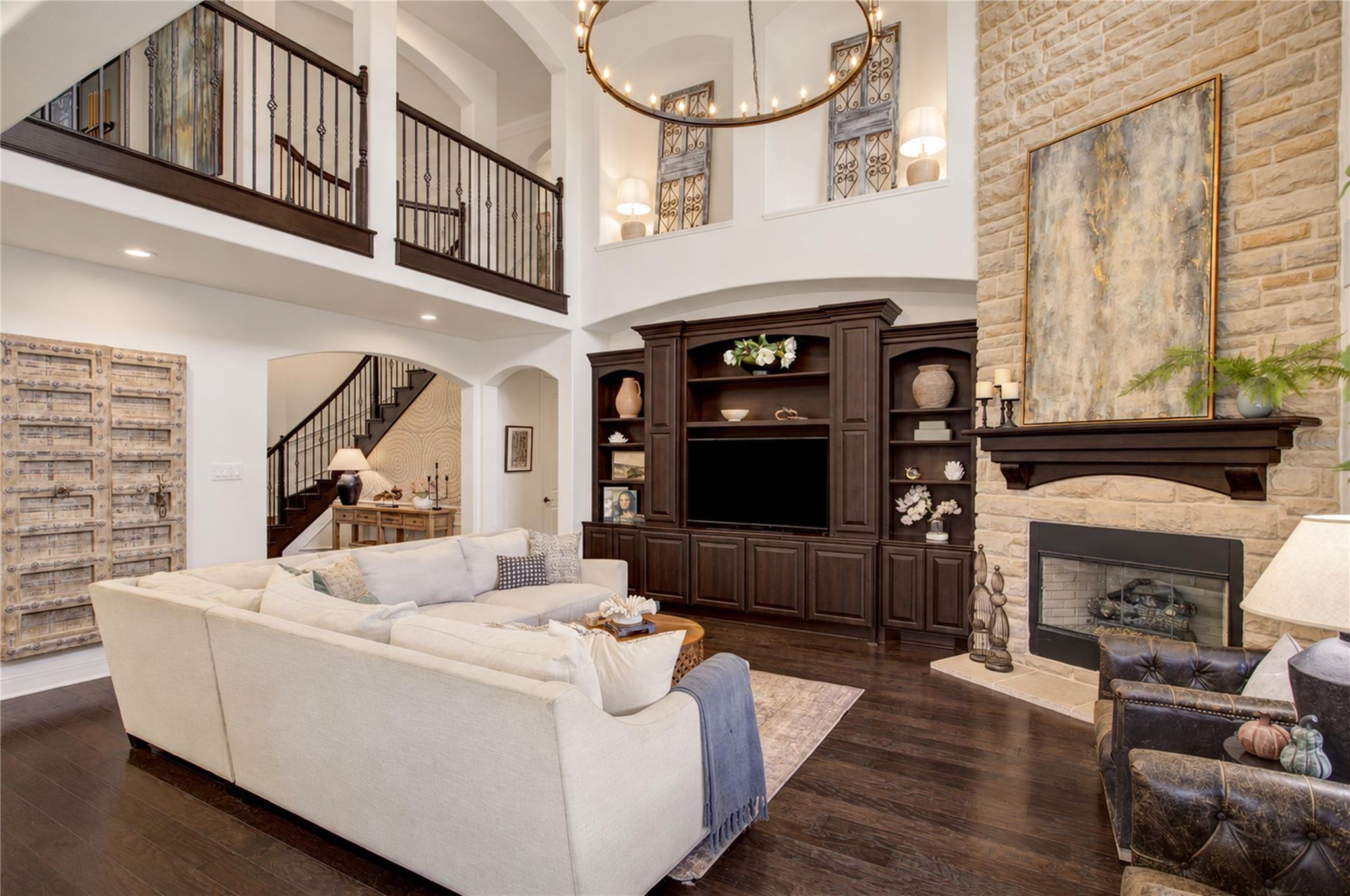 8902 Cresting Ridge Drive Property Photo 4