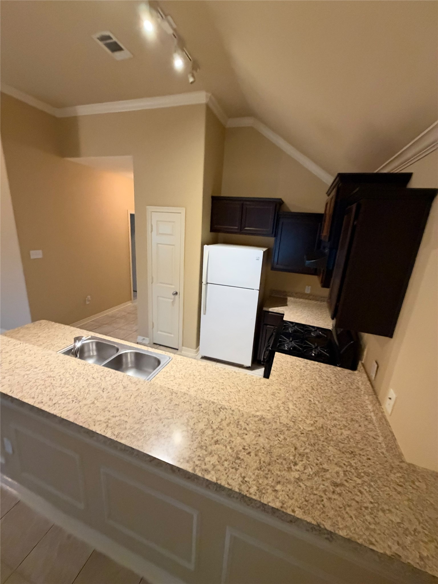 8031 Canyon Street Property Photo 6