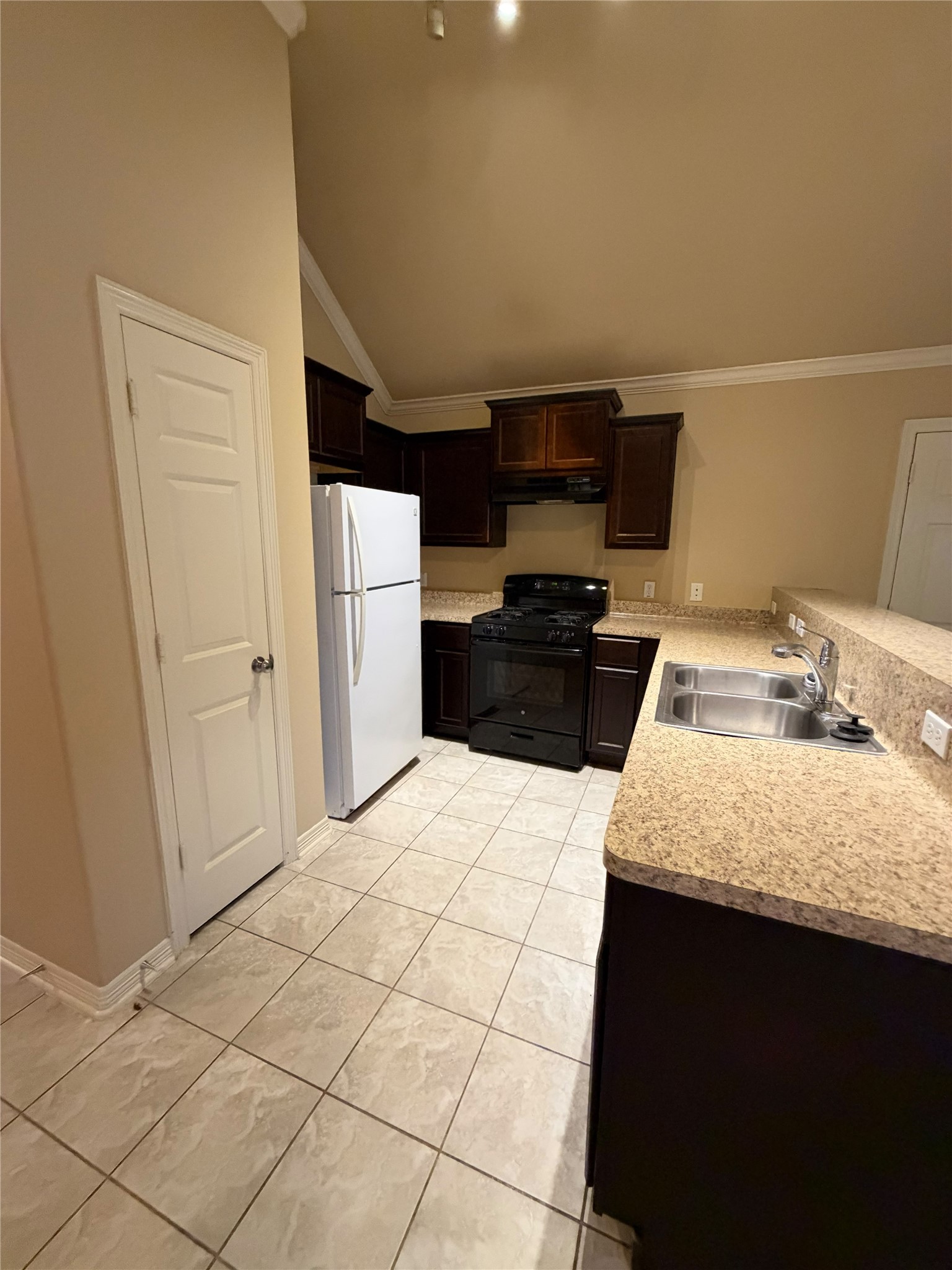 8031 Canyon Street Property Photo 7