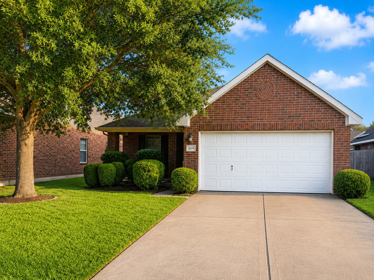 2119 Hawthorne Brook Property Photo 1
