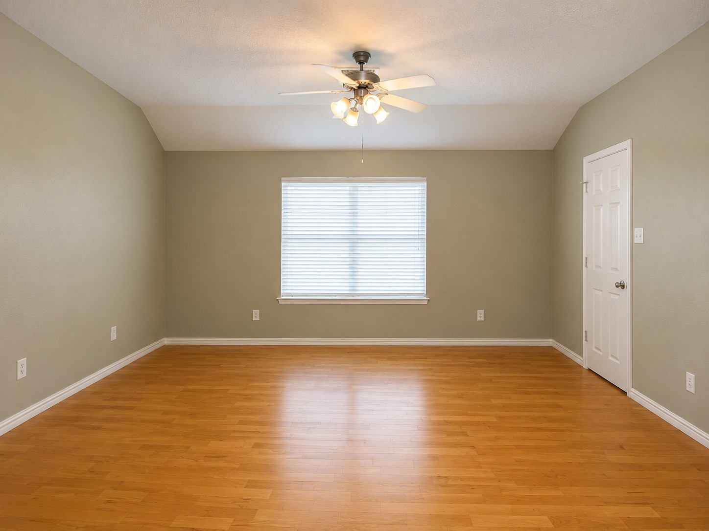 2119 Hawthorne Brook Property Photo 13