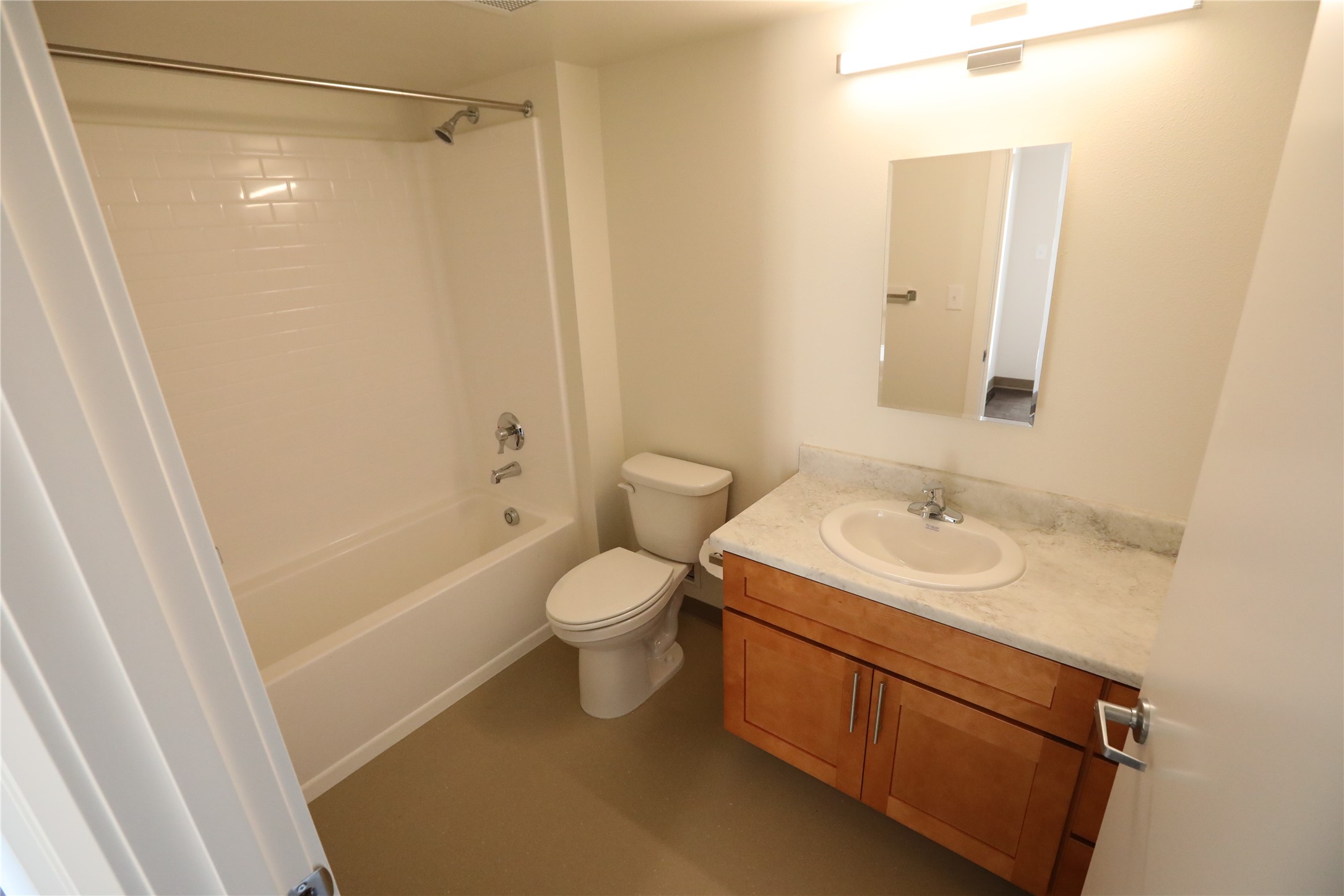 900 N Oak Harbor St Property Photo 11