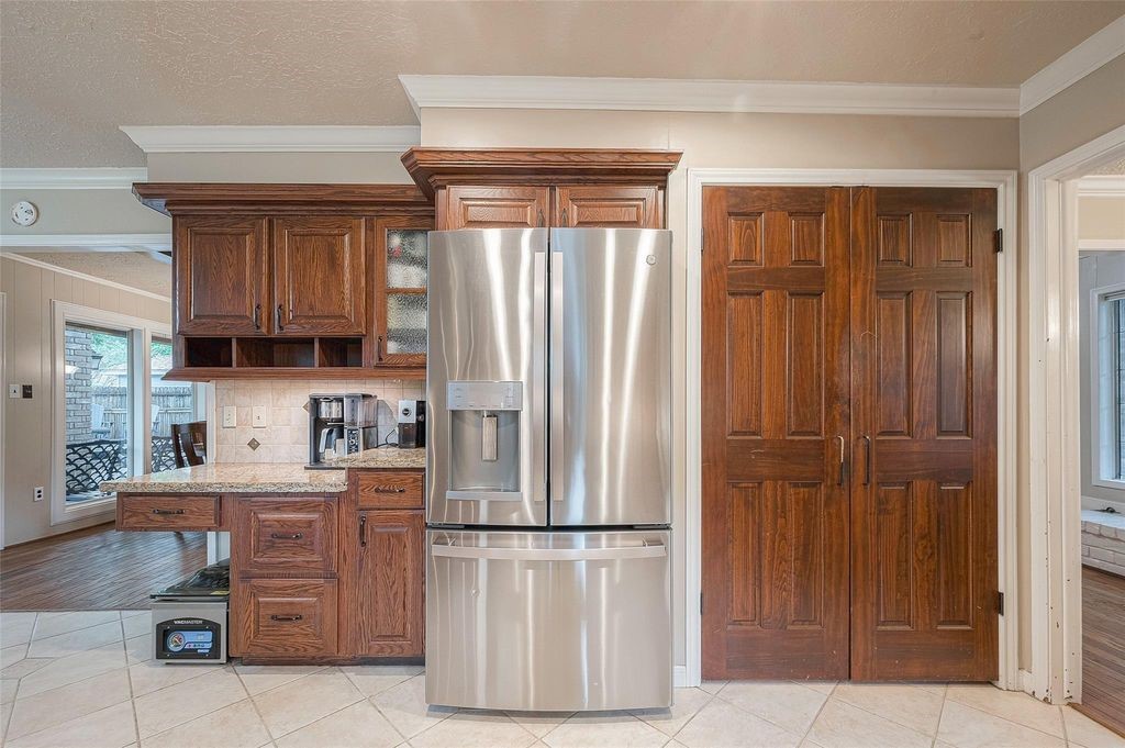 8114 Fernbrook Lane Property Photo 5