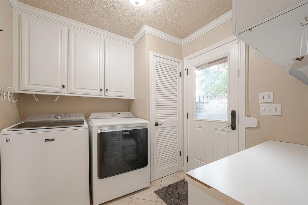 8114 Fernbrook Lane Property Photo 6