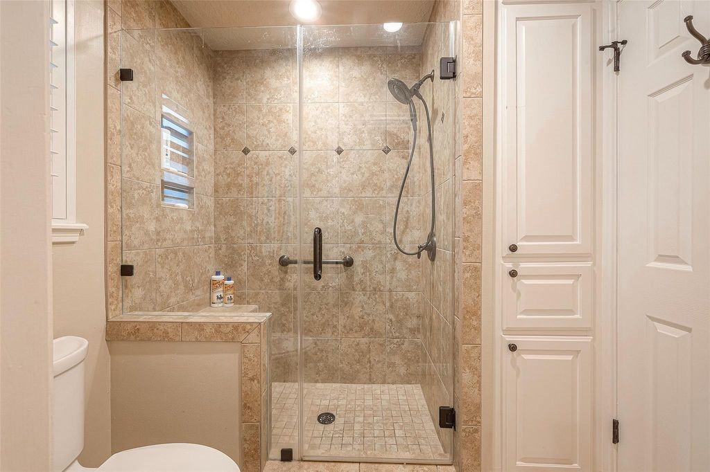 8114 Fernbrook Lane Property Photo 8