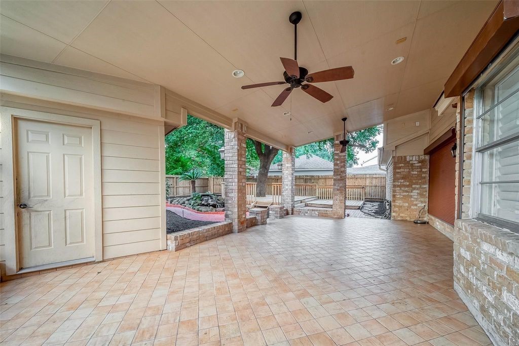 8114 Fernbrook Lane Property Photo 9