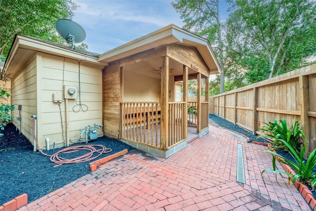 8114 Fernbrook Lane Property Photo 12