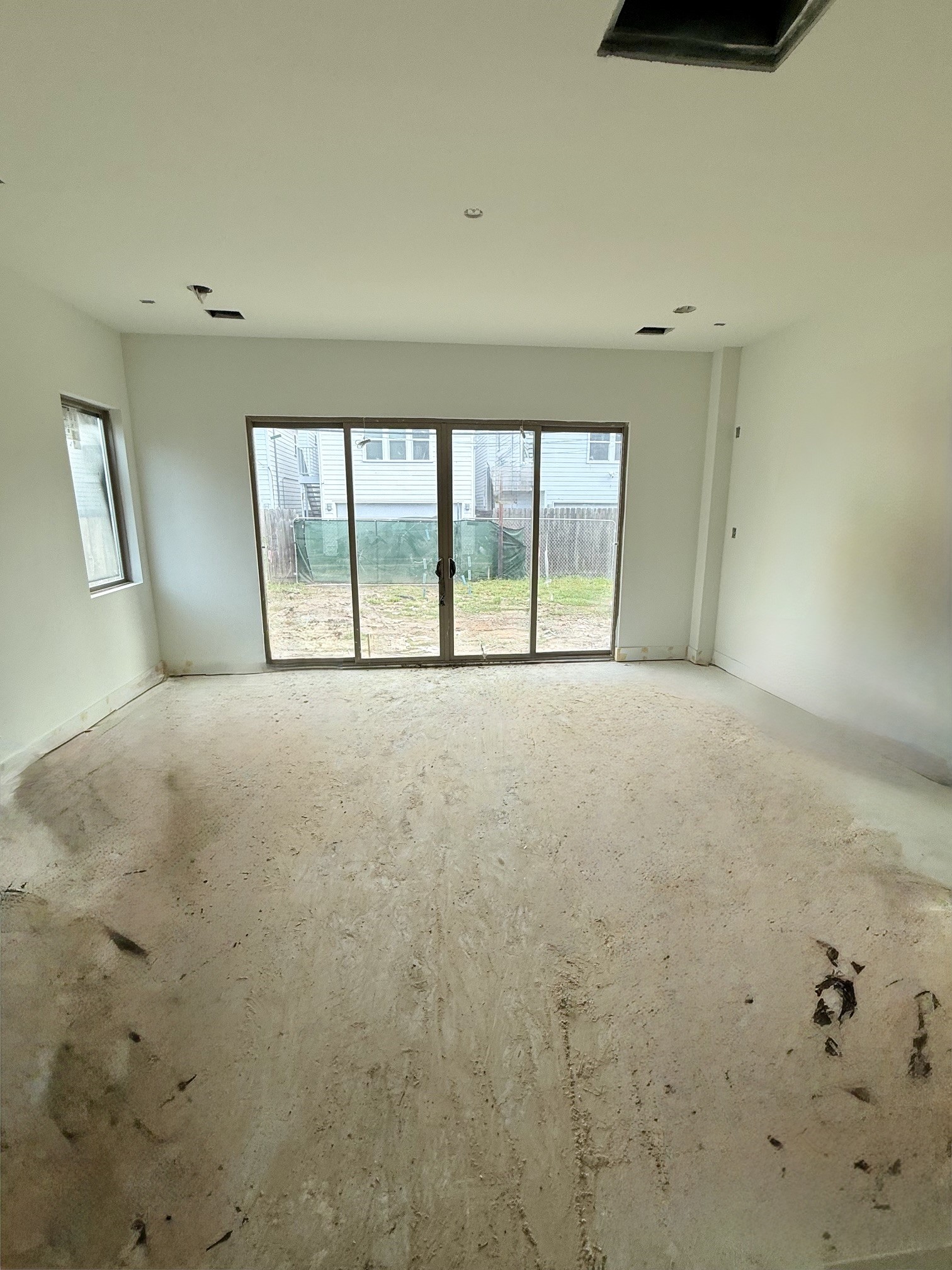 711 E 26th Street Property Photo 6